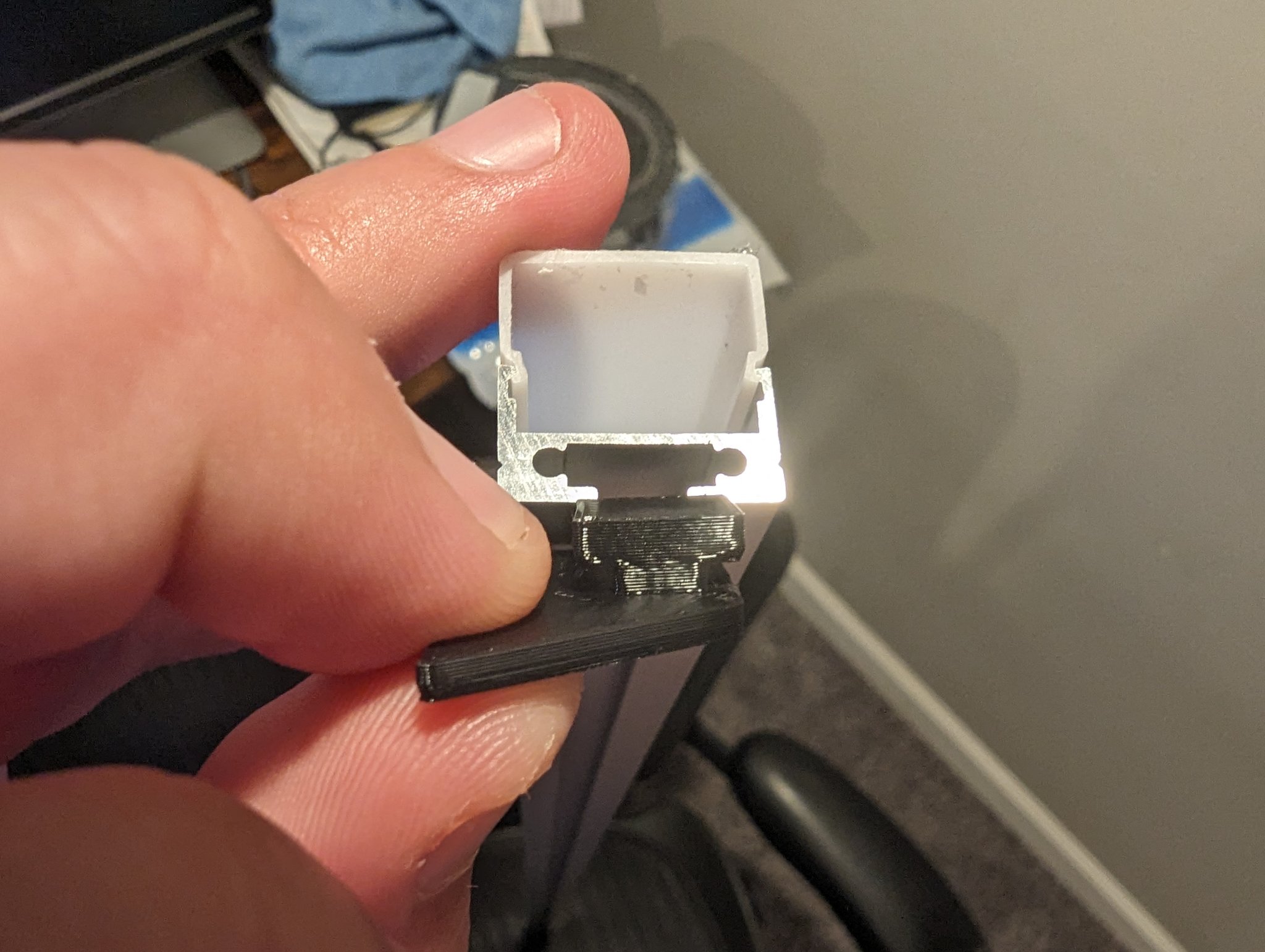 Giá đỡ tấm lưng có khe T cho kệ trưng bày