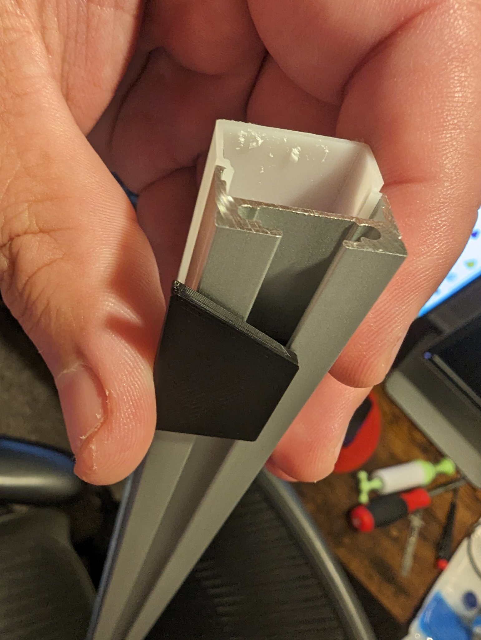 Giá đỡ tấm lưng có khe T cho kệ trưng bày