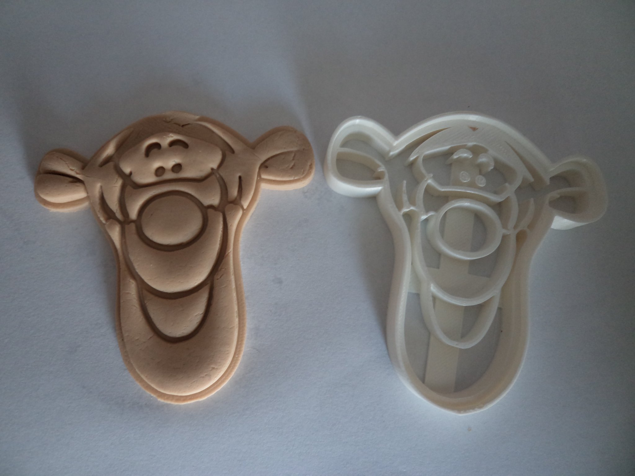 Công cụ cắt bánh quy hình Tigger