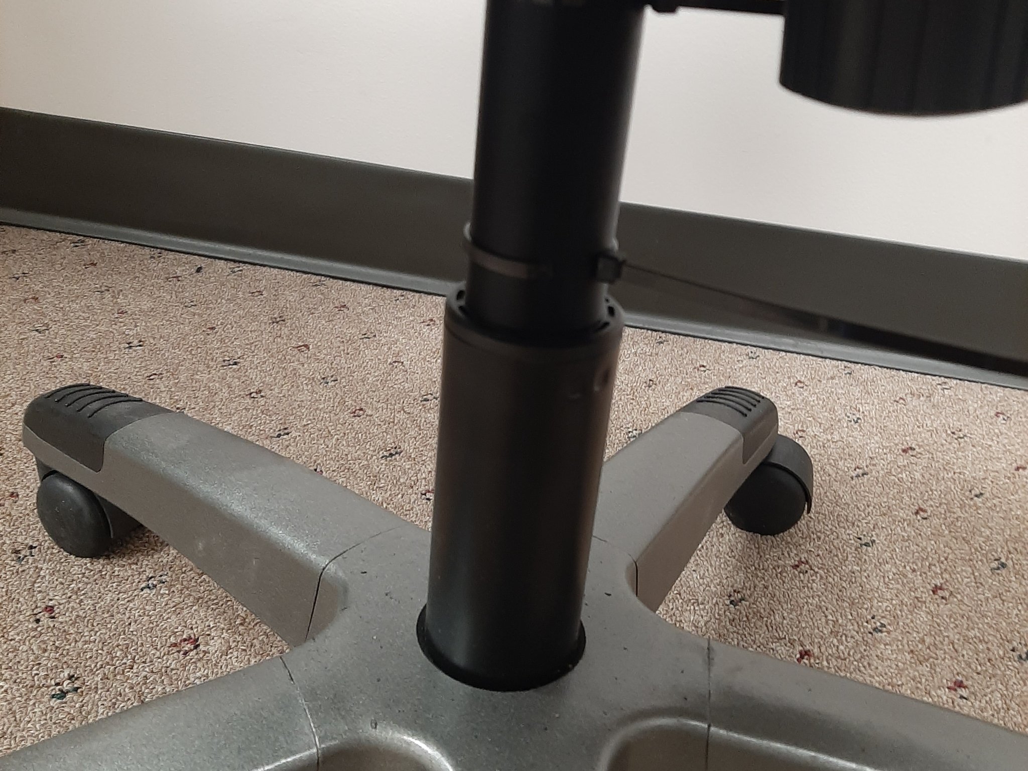 Giá đỡ cho ghế văn phòng với xi lanh khí nén