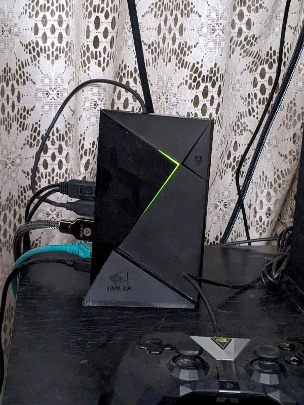 Giá đỡ TV Shield với khe HDD đứng và ngang