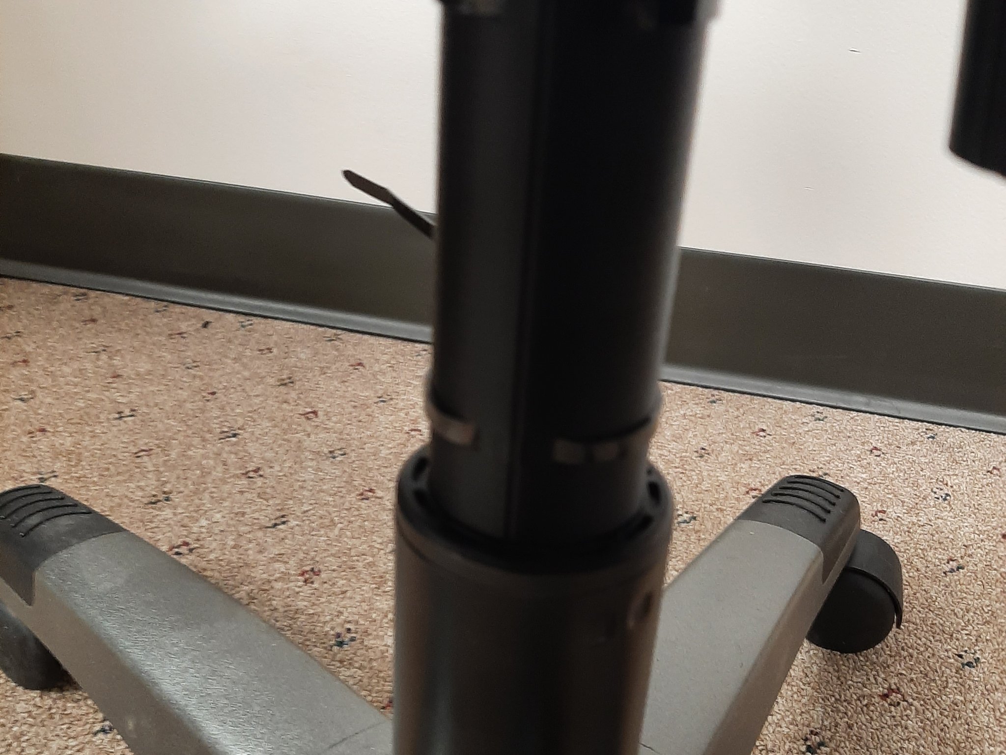 Giá đỡ cho ghế văn phòng với xi lanh khí nén