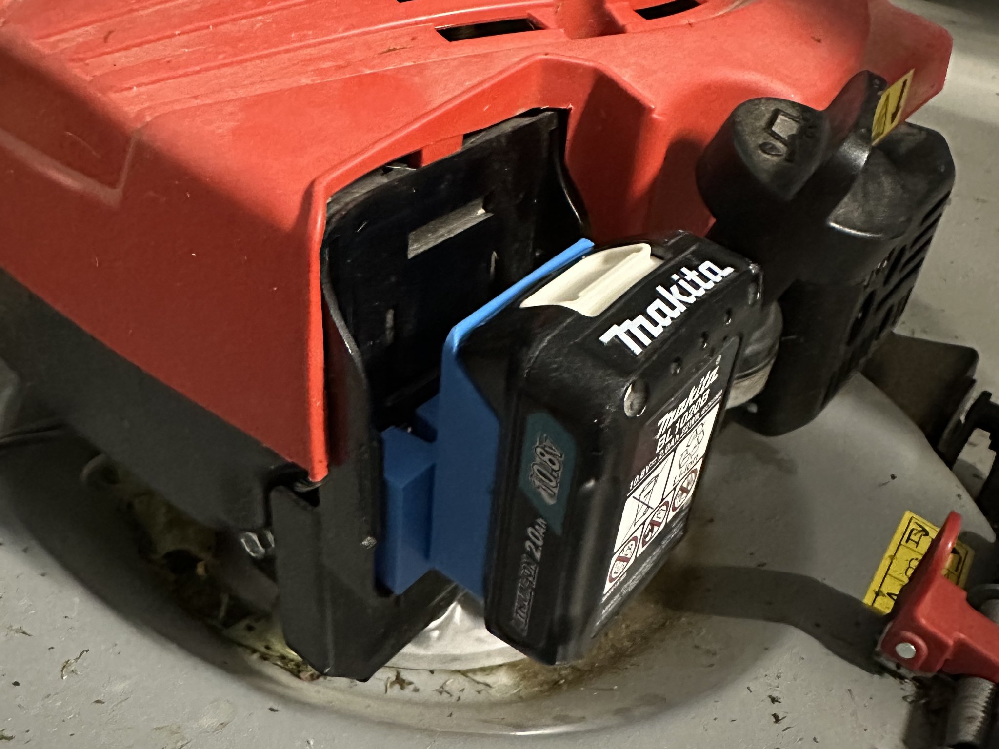 Bộ chuyển đổi pin Makita cho máy cắt cỏ 519 BRI