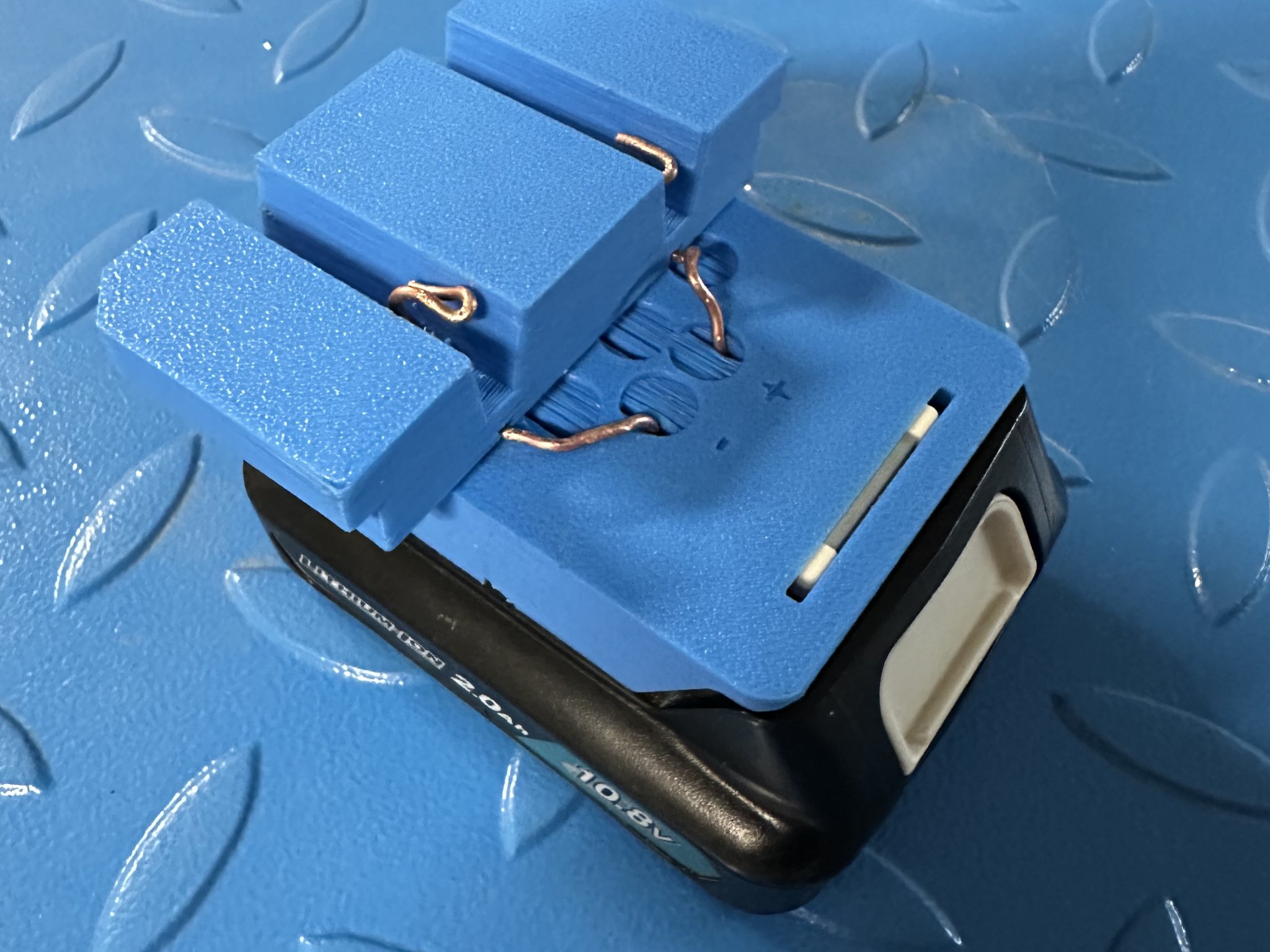 Bộ chuyển đổi pin Makita cho máy cắt cỏ 519 BRI