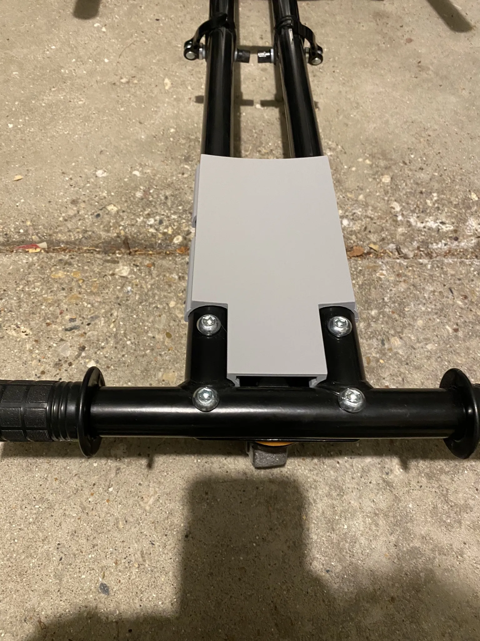 Cản đá cho xe buggy Hover-1 trên ván trượt