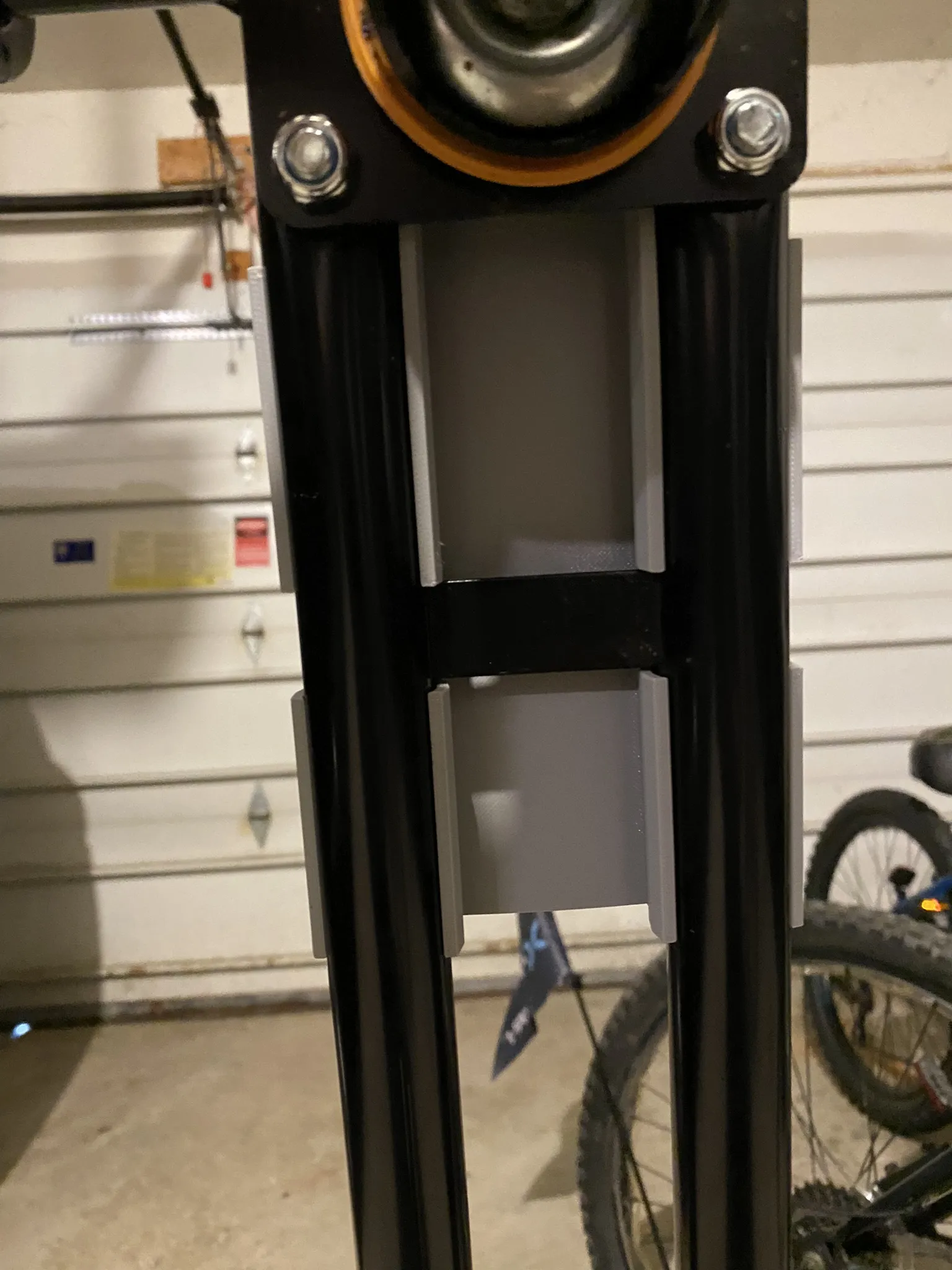 Cản đá cho xe buggy Hover-1 trên ván trượt