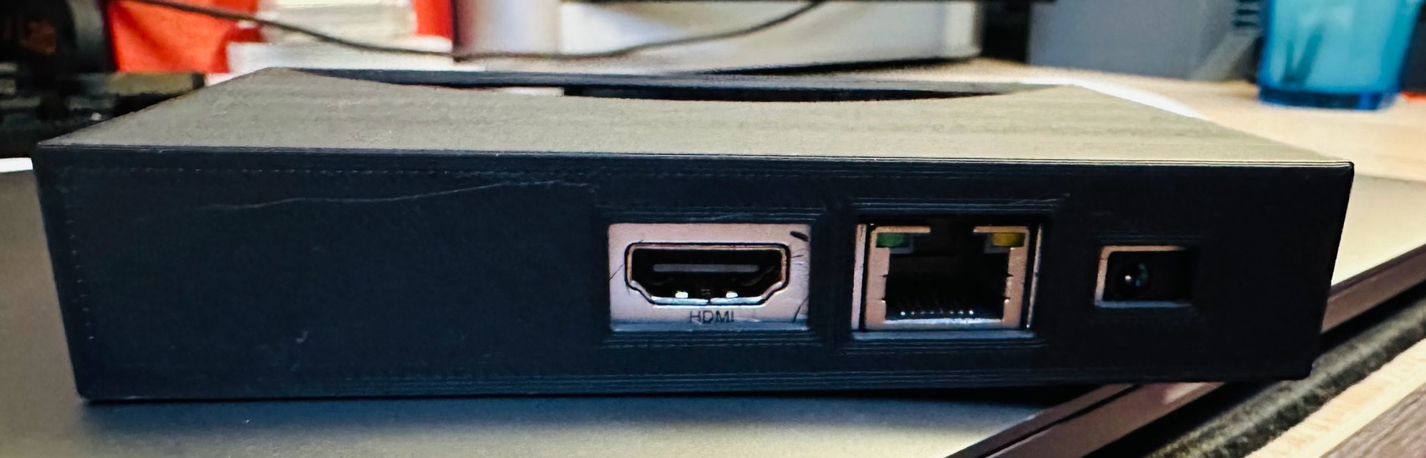 Giá đỡ tường cho bộ giải mã TviP (Skynet)