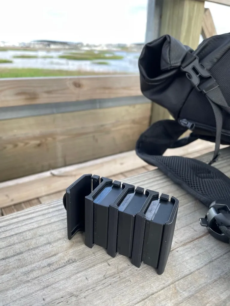 Giá đỡ pin Sony NP-FW50 với vòng treo carabiner