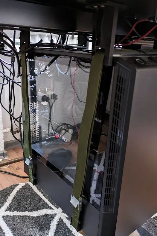 Giá treo máy tính dưới bàn tiết kiệm chi phí