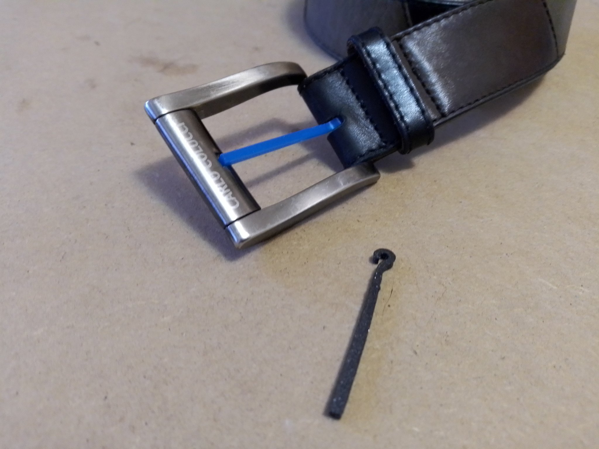 Thay thế cho chốt dây lưng bị hỏng