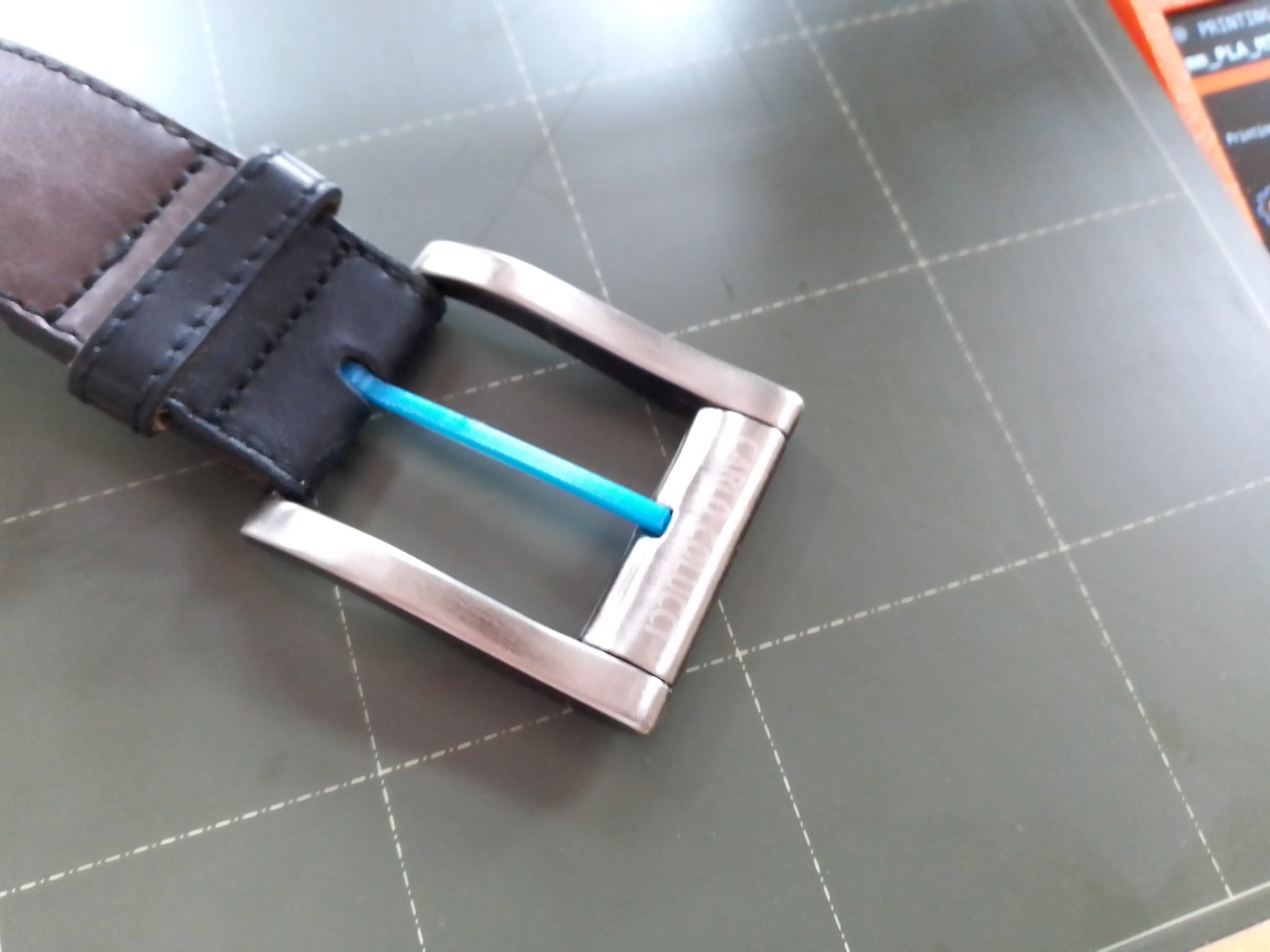 Thay thế cho chốt dây lưng bị hỏng