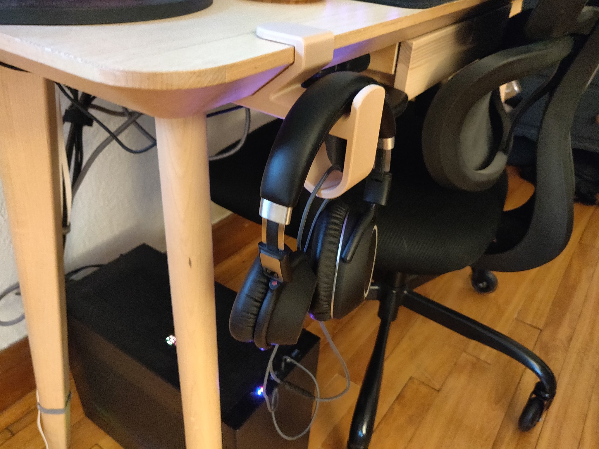 Giá đỡ tai nghe cho bàn Ikea Lisabo