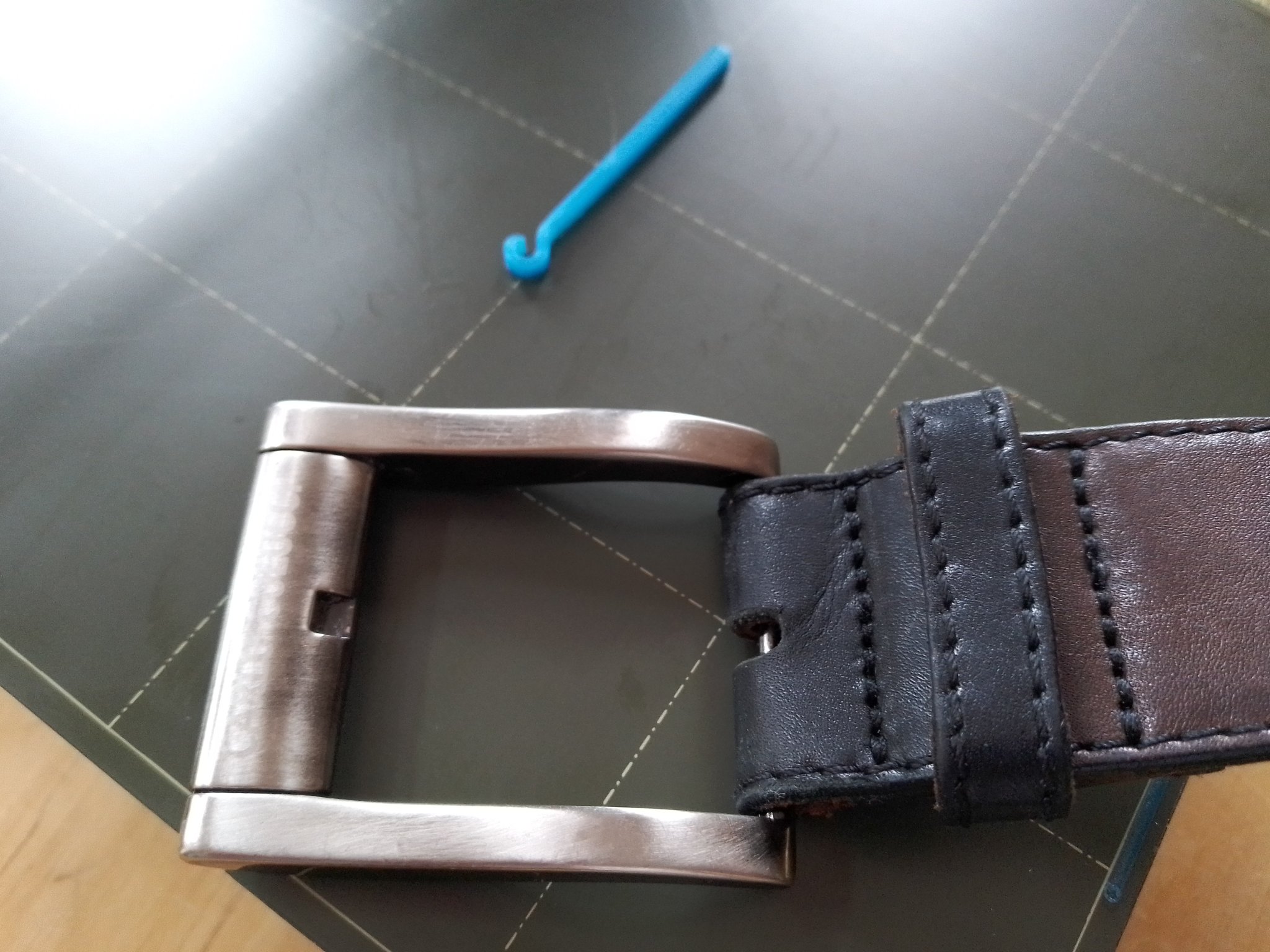 Thay thế cho chốt dây lưng bị hỏng