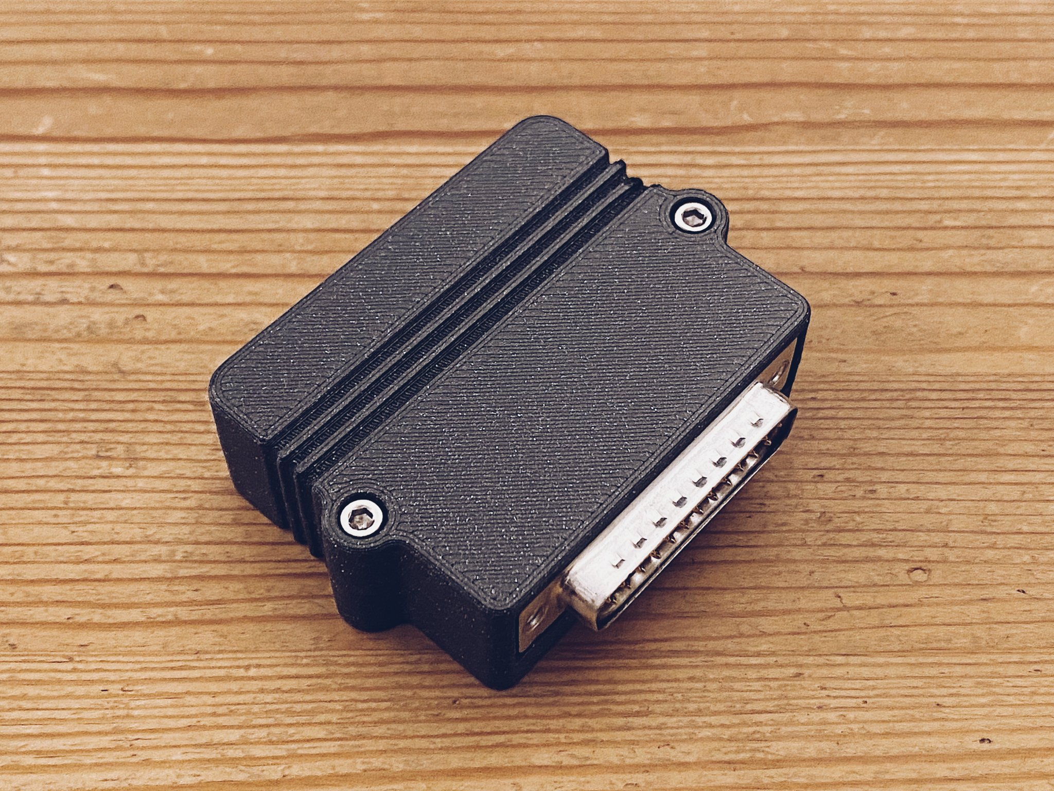 Vỏ ngoài BlueSCSI kiểu retro cho ổ cứng giả lập