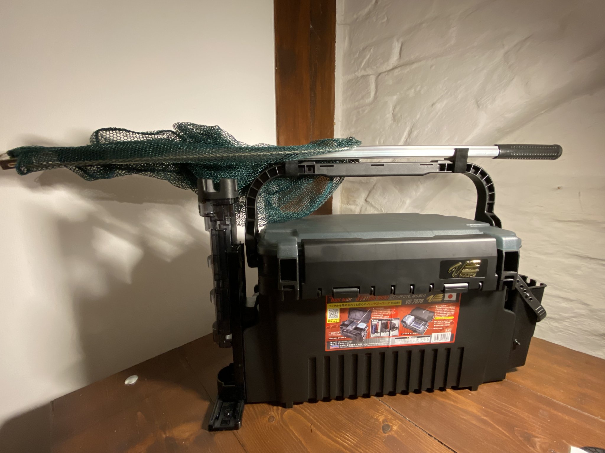 Giá đỡ lưới câu cá cho hộp câu Kescher