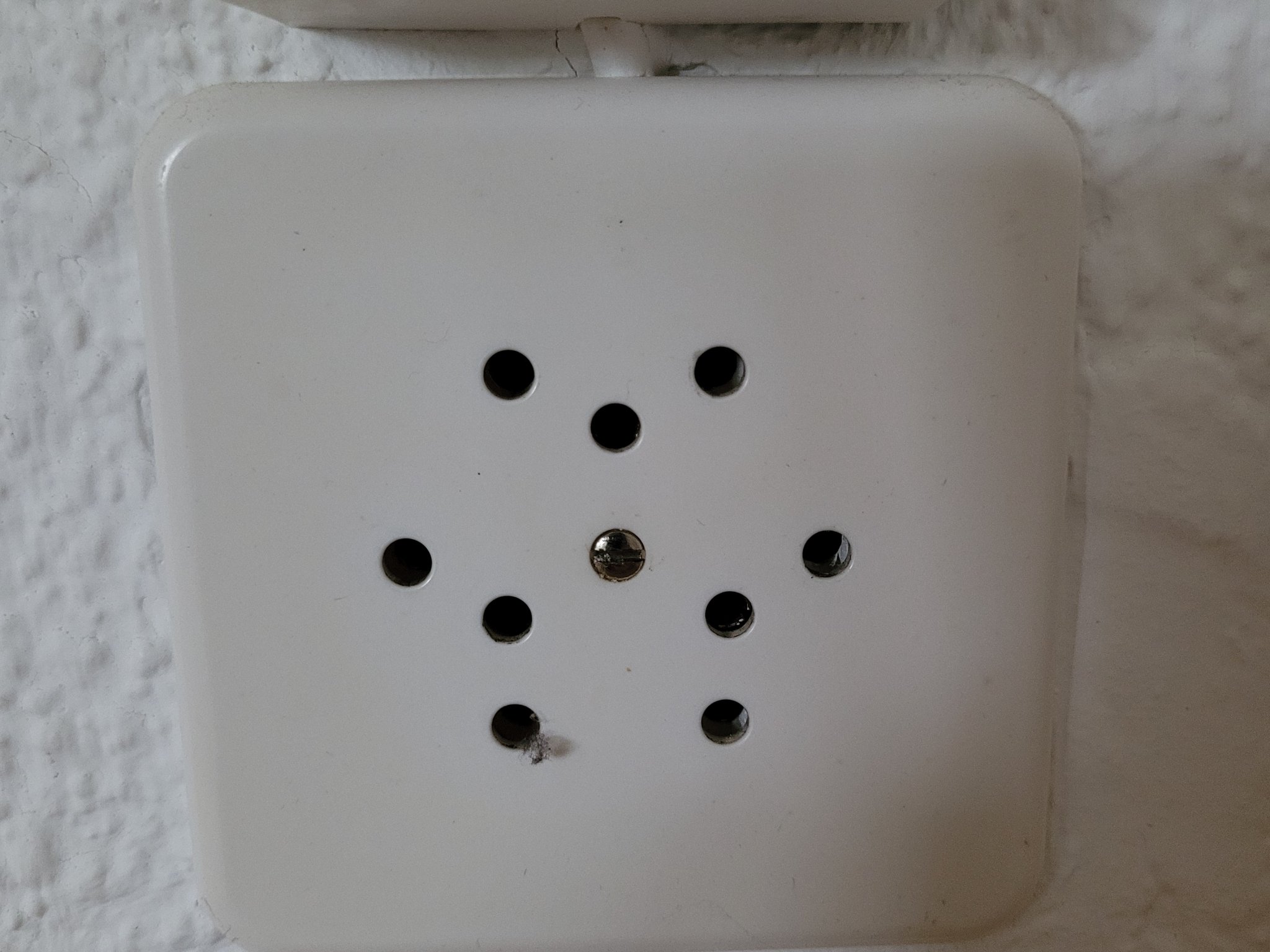 Nắp che ổ cắm điện cho phích cắm J và C tại Thụy Sĩ