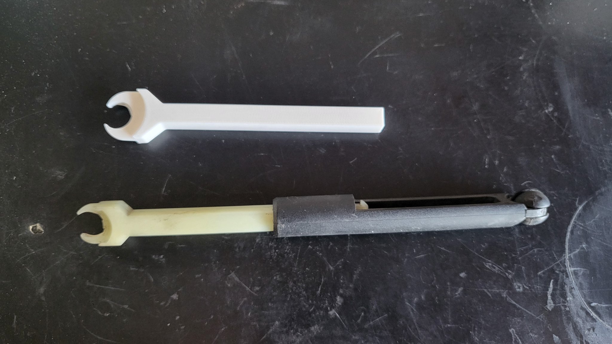 Khóa nắp ca-pô Ford Focus MK2 thay thế