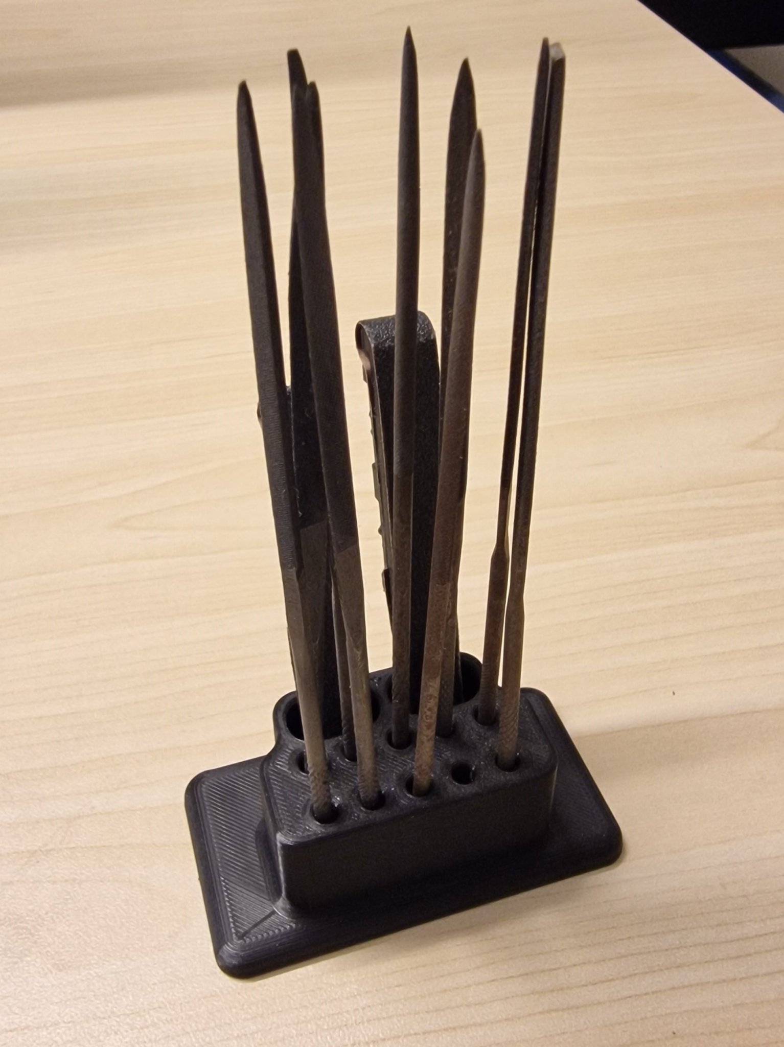 Giá đỡ bàn cho mười cây kim và hai khối chà nhám