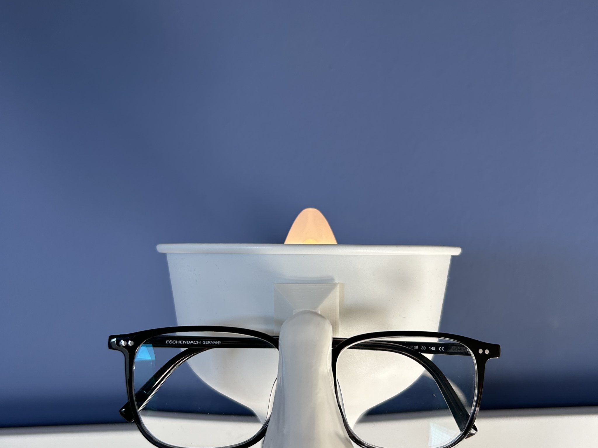 Giá đỡ kính từ tính an toàn cho bàn ngủ