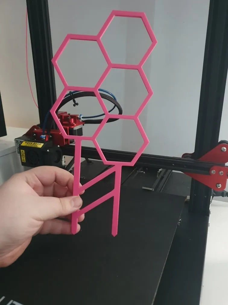 Giá đỡ tổ ong đơn giản cho cây nhỏ