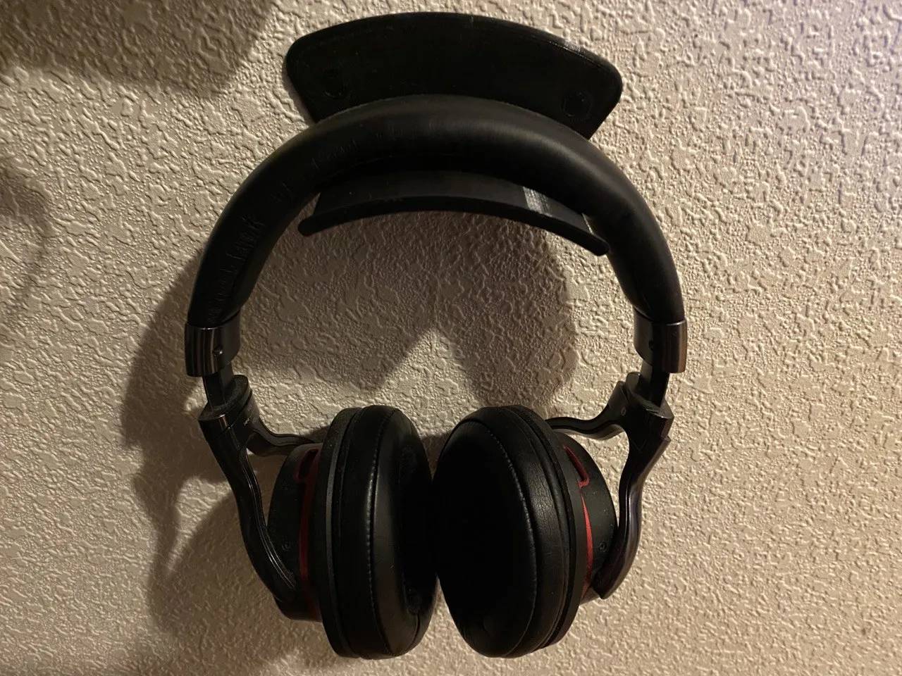 Giá đỡ tai nghe đơn giản cho tường hoặc kệ