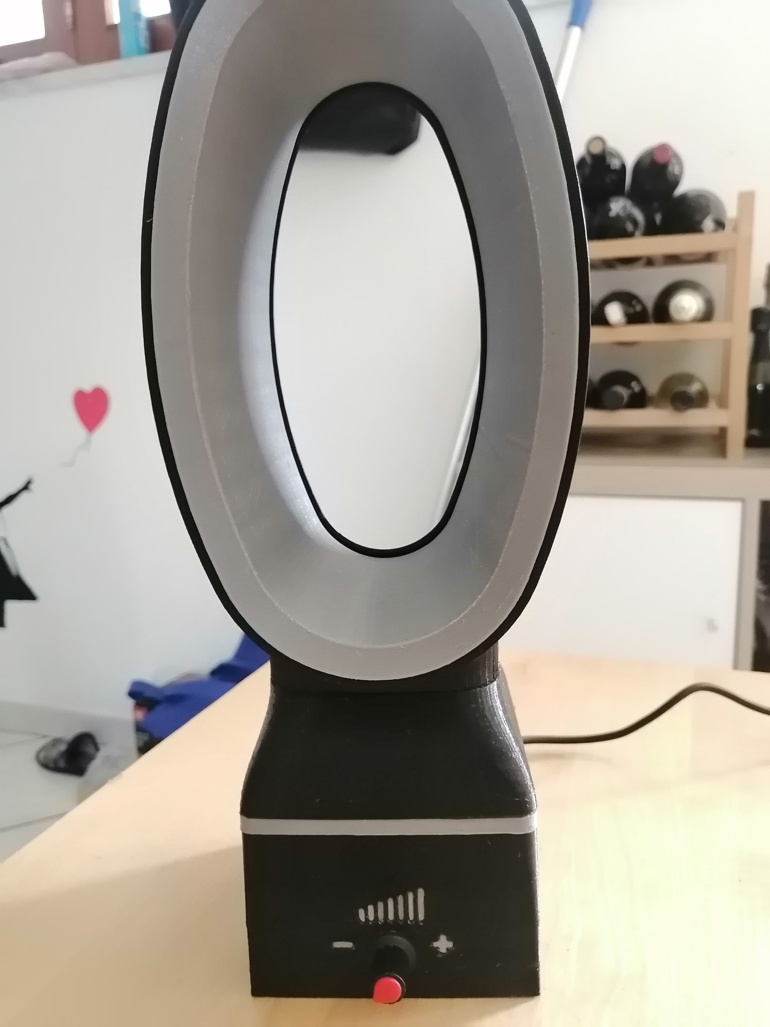 Quạt không cánh 80mm với thiết kế hiện đại