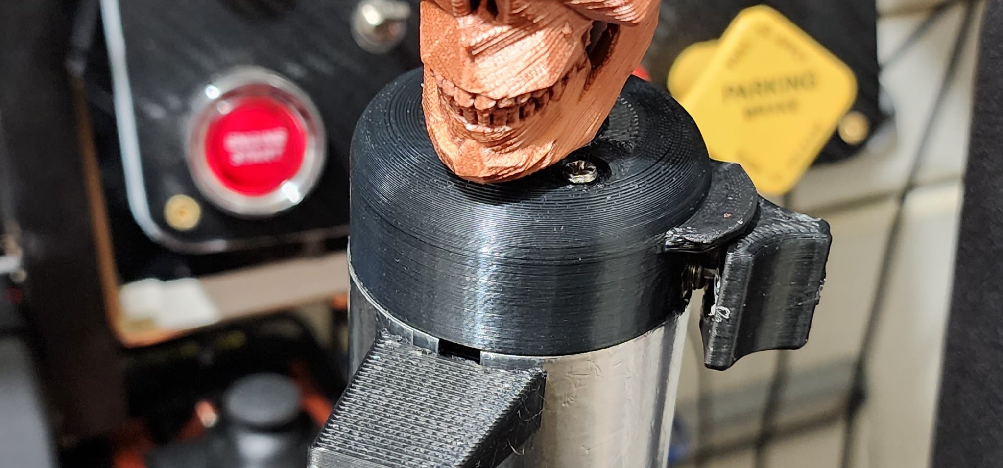 Núm chuyển số hình đầu lâu phong cách low poly