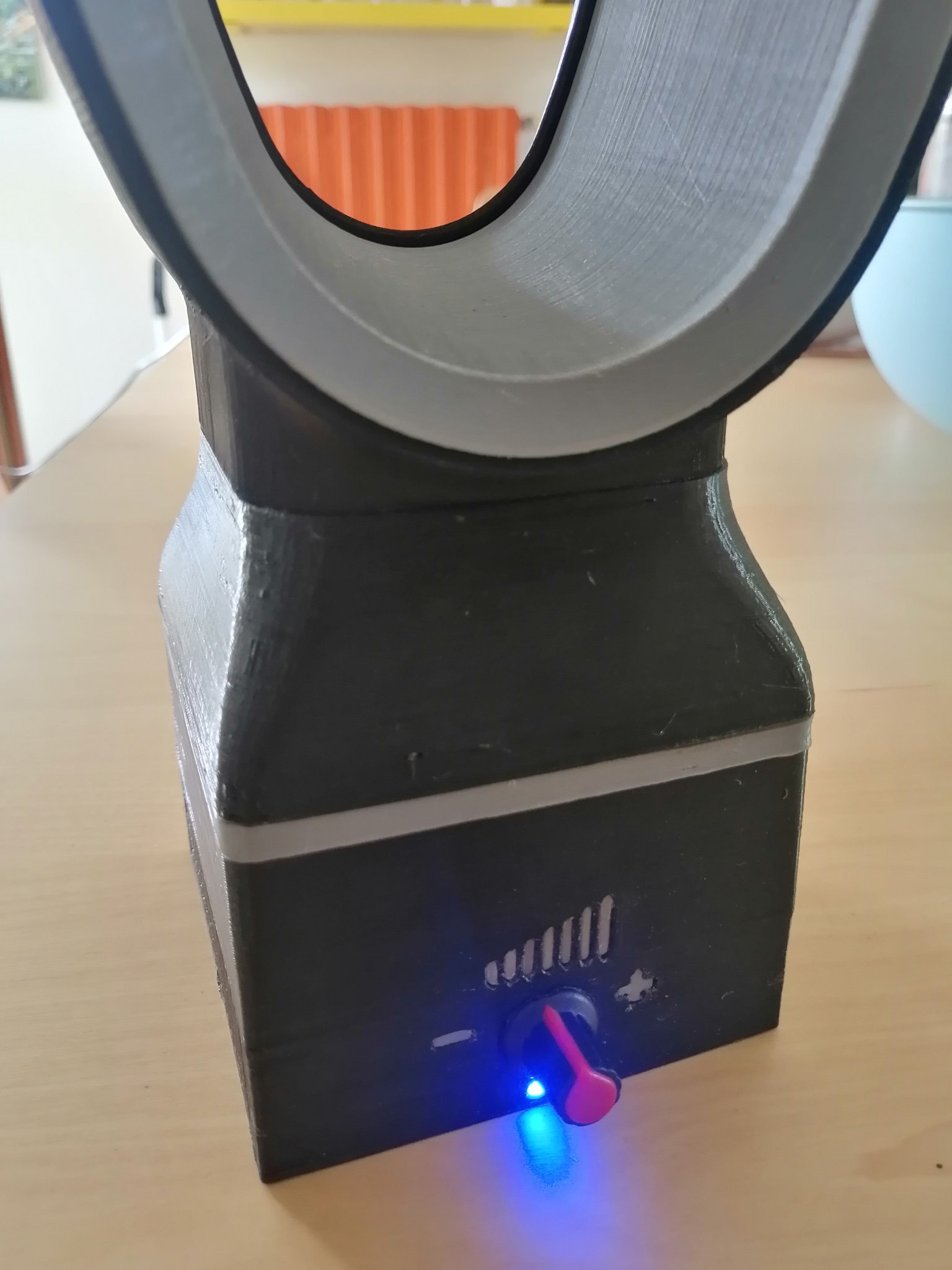 Quạt không cánh 80mm với thiết kế hiện đại