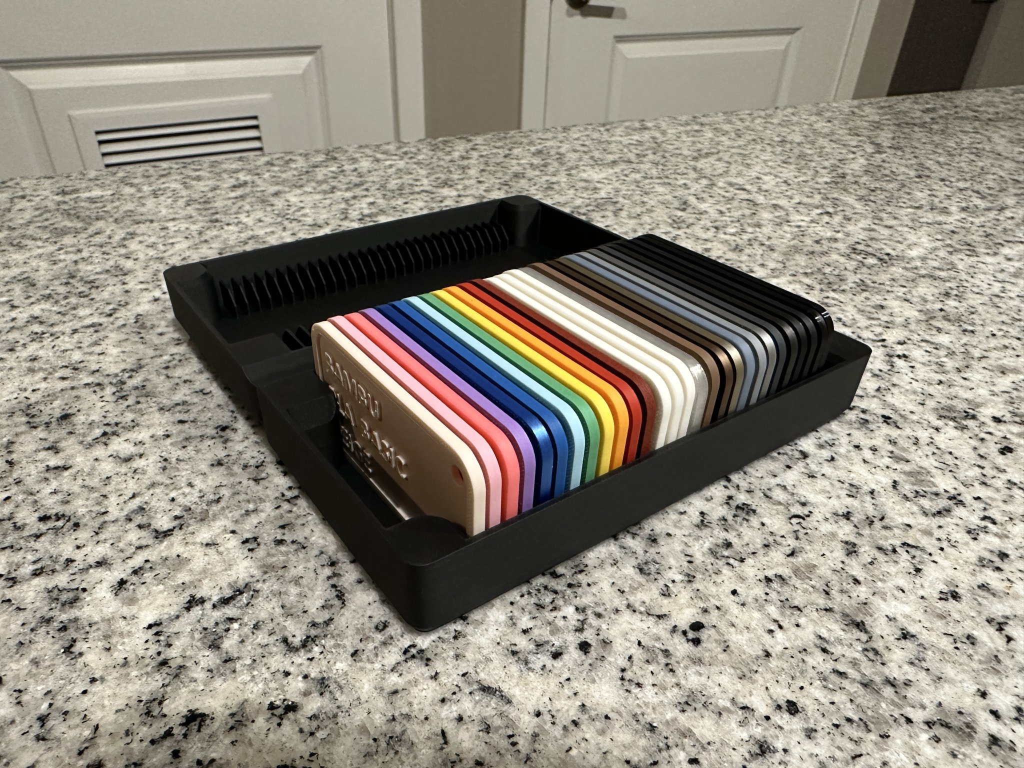 Thẻ filament với lỗ treo móc chìa khóa