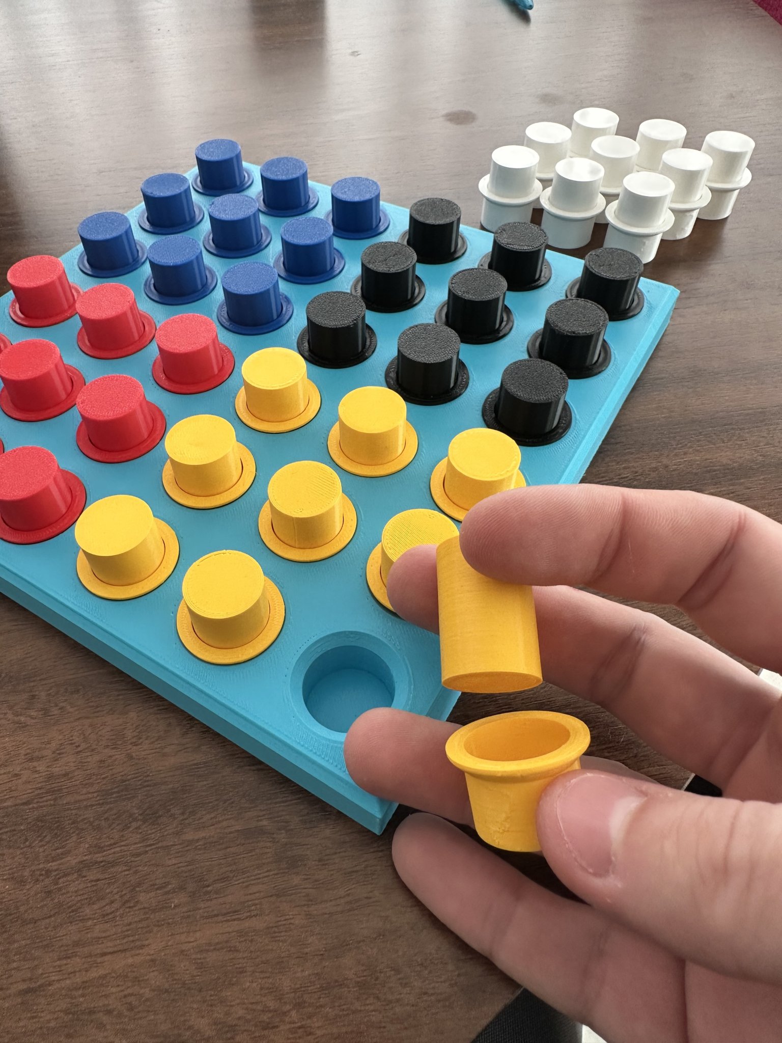 Trò chơi giáo dục ghim màu giúp cải thiện khả năng tập trung