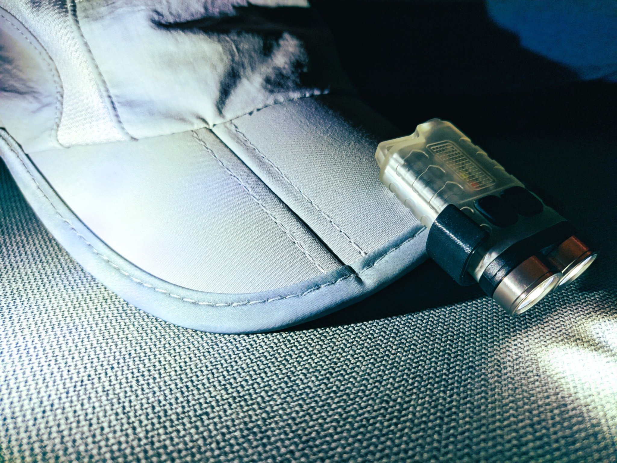 Kẹp đèn pin Boruit V3 cho mũ kiểu bóng chày