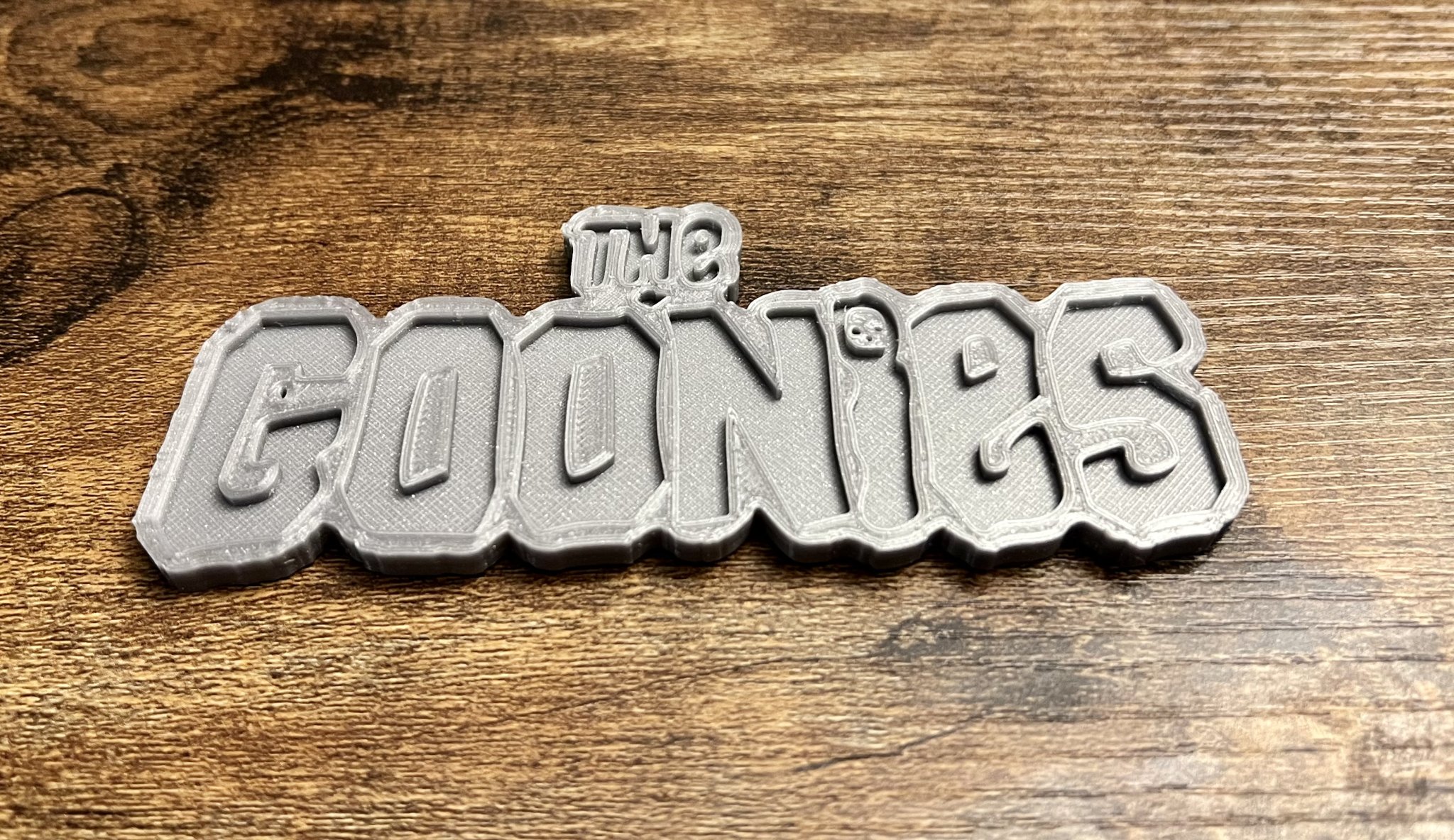 Nam châm logo Goonies kích thước 8x3mm