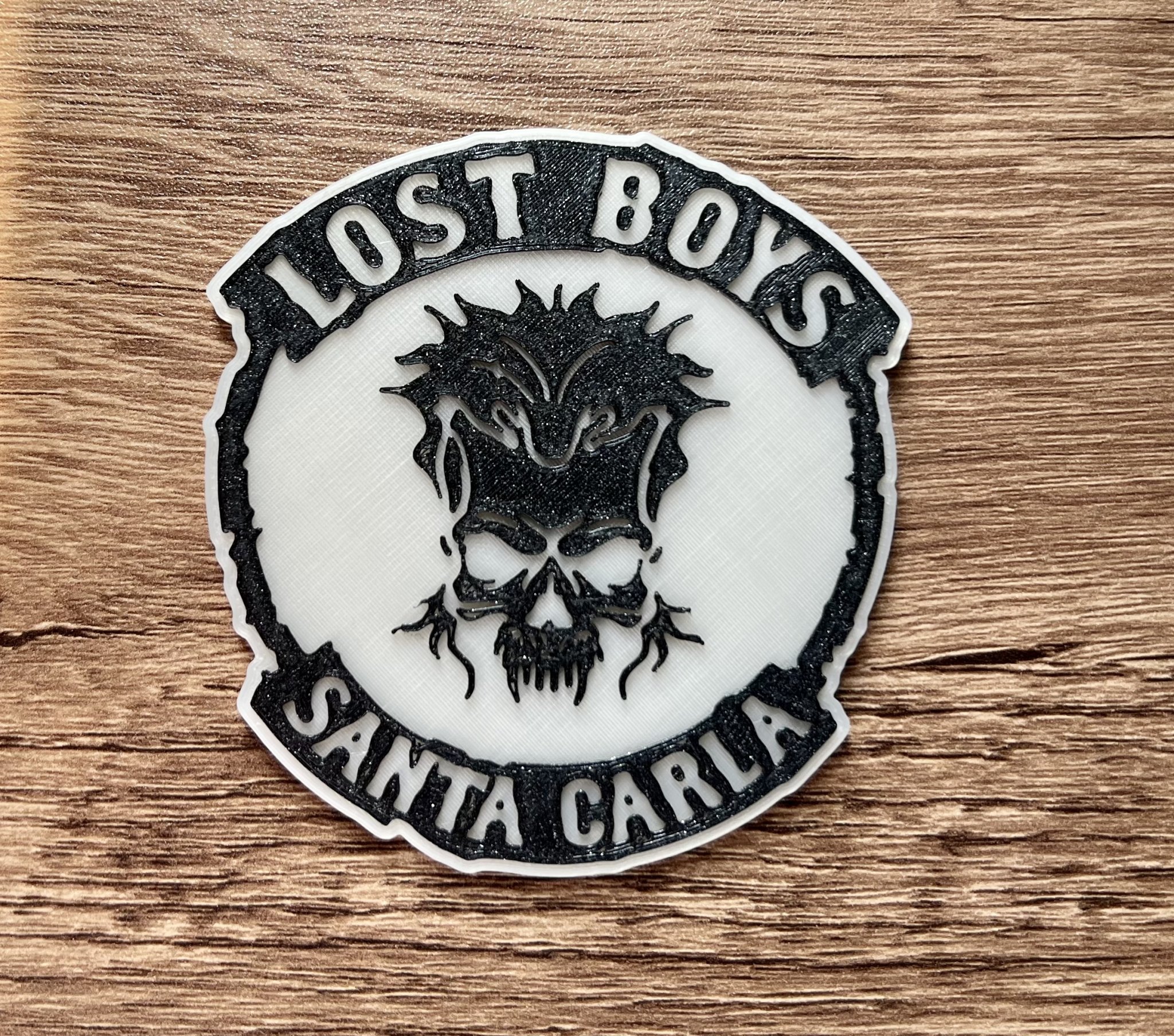 Nam chính trong phim ma "The Lost Boys" với nam châm 8x3mm