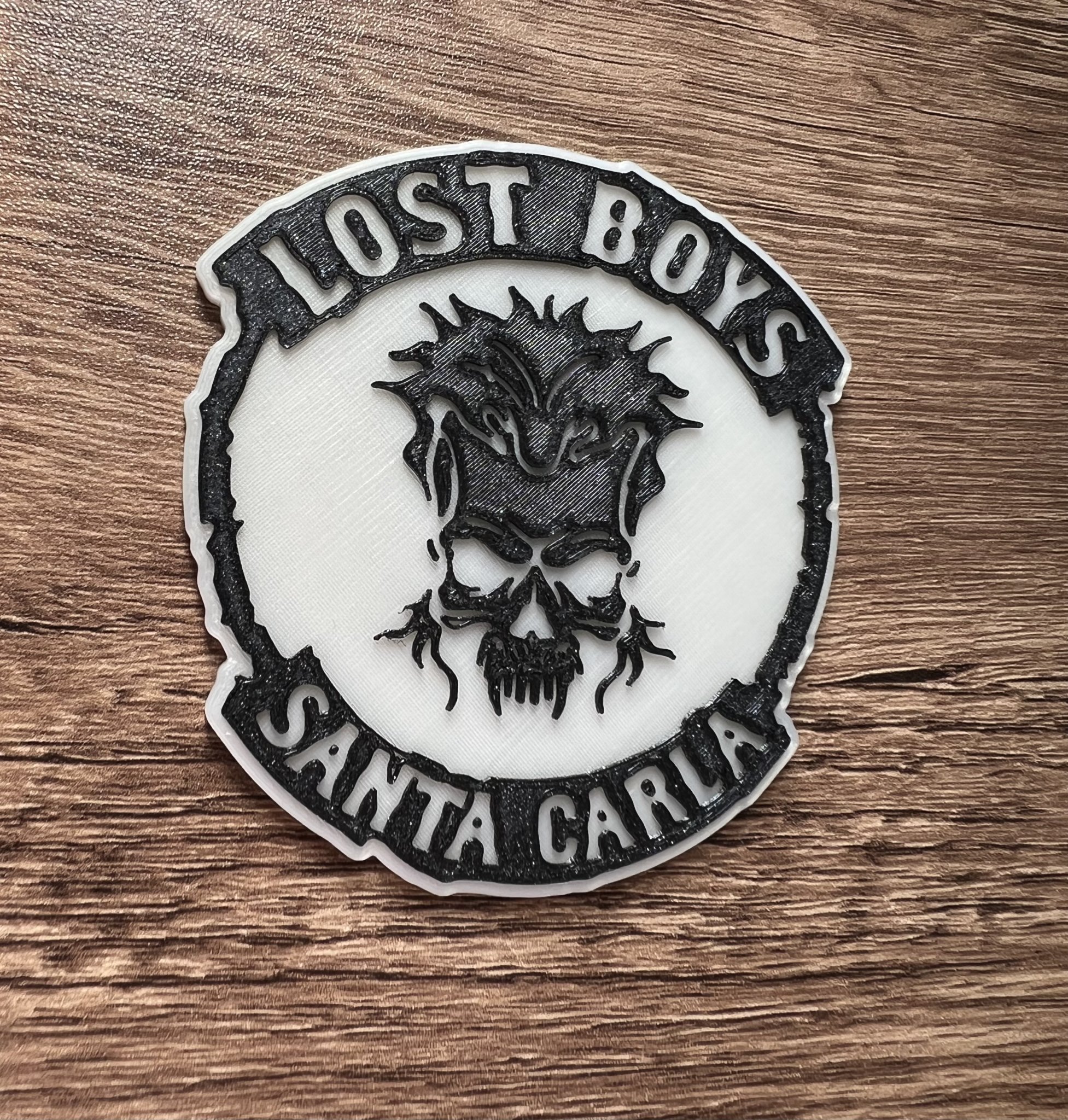 Nam chính trong phim ma "The Lost Boys" với nam châm 8x3mm