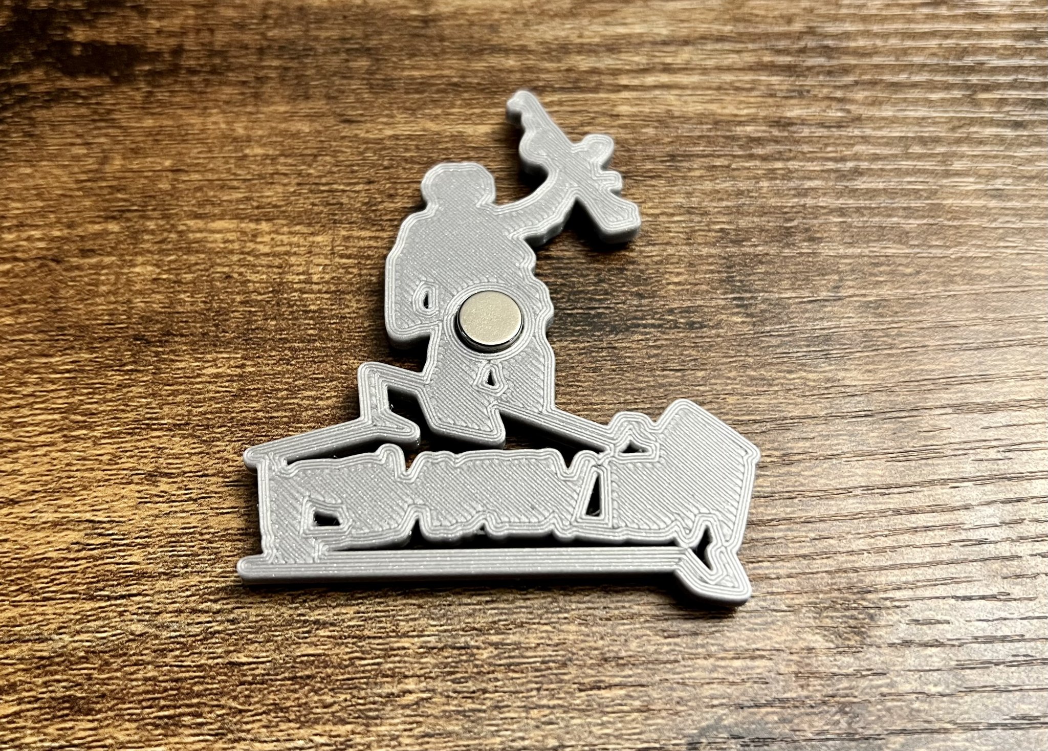 Nam châm WOLVERINES! Red Dawn kích thước 8x3mm