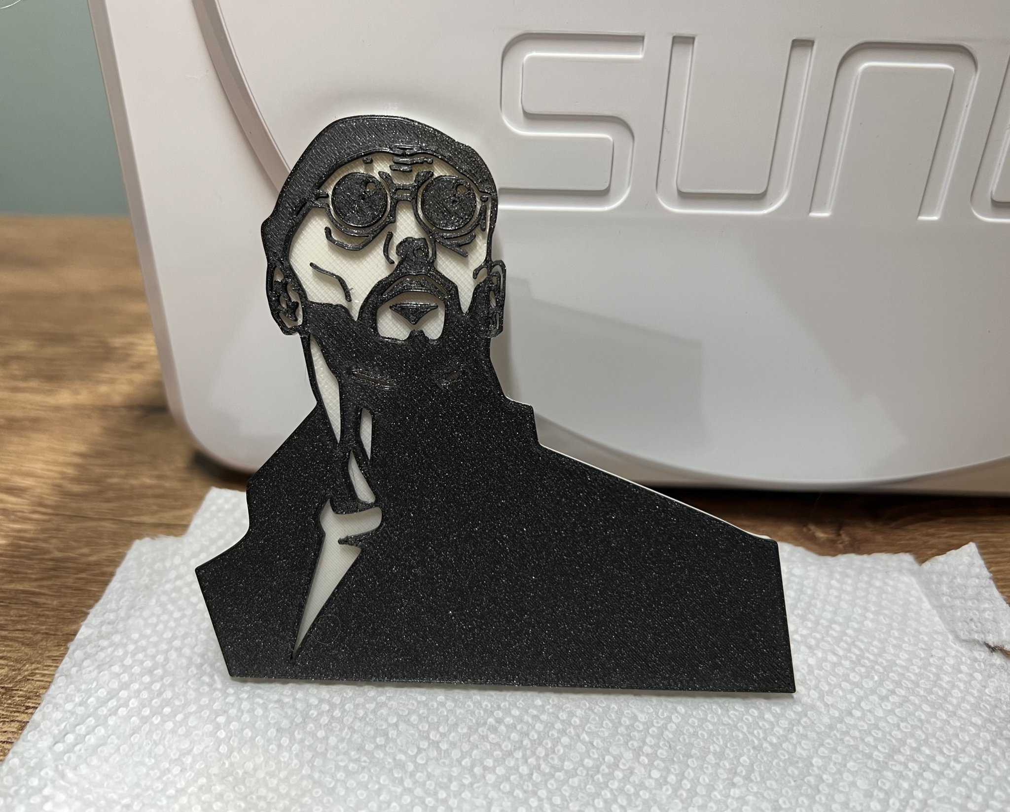 Nam chính Leon trong phim 'Kẻ Sát Thủ Chuyên Nghiệp' với nam châm...