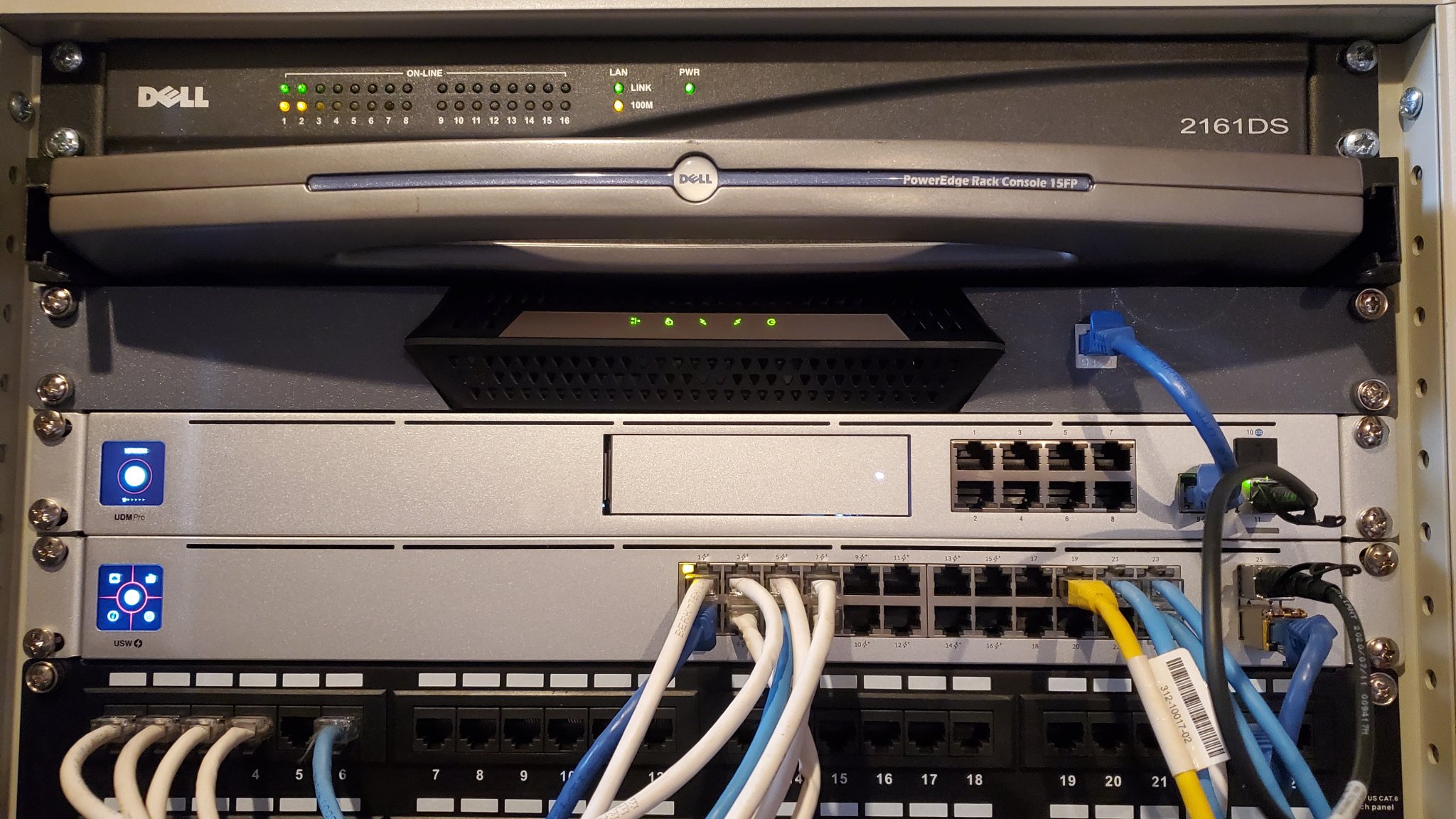 Giá đỡ 1U cho modem Netgear CM1000