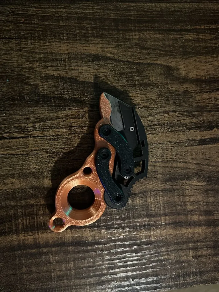 Lưỡi dao tiện ích Karambit nguy hiểm và tinh tế