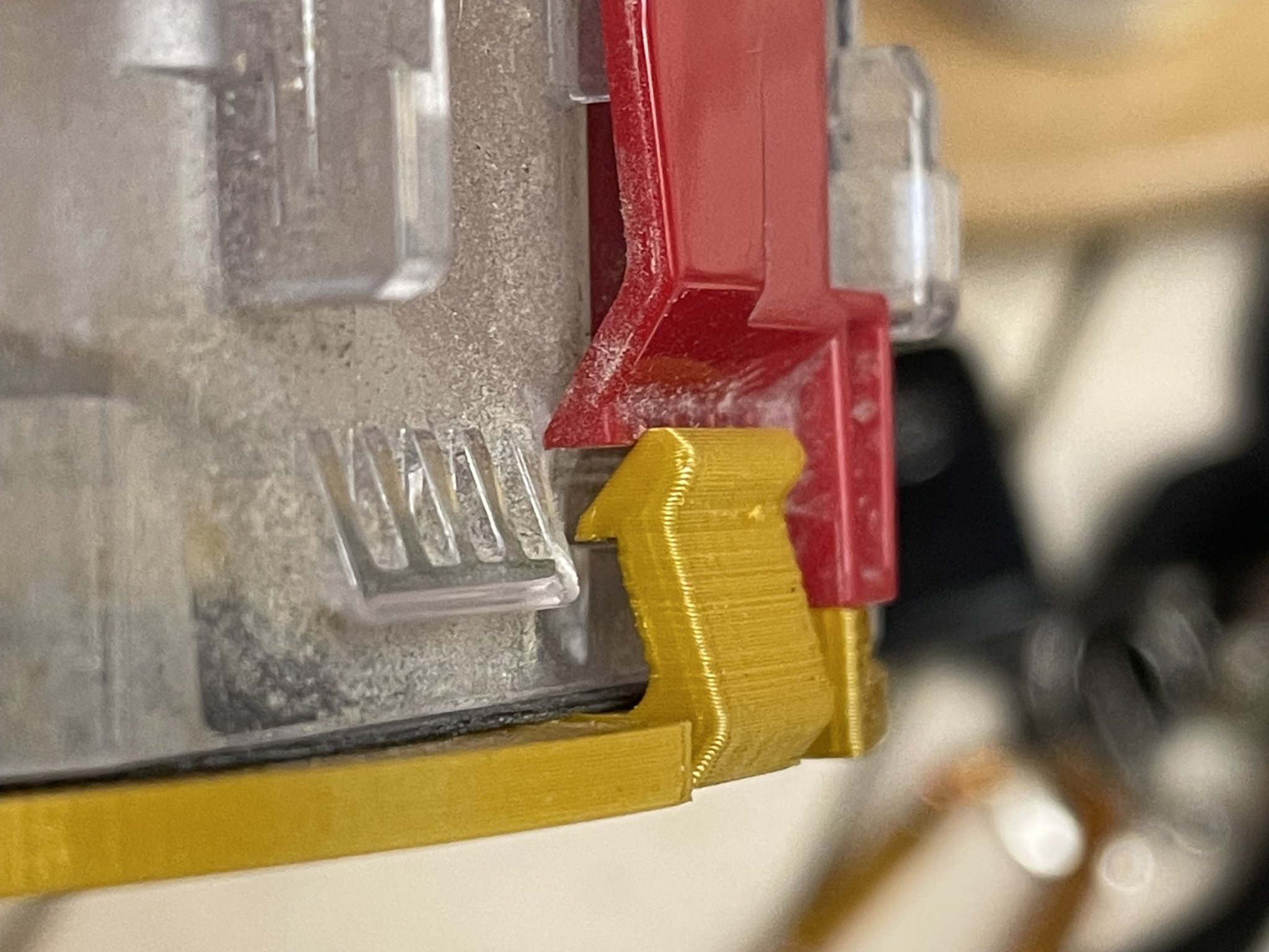 Thay thế nắp cho máy hút bụi Dyson V6/V7