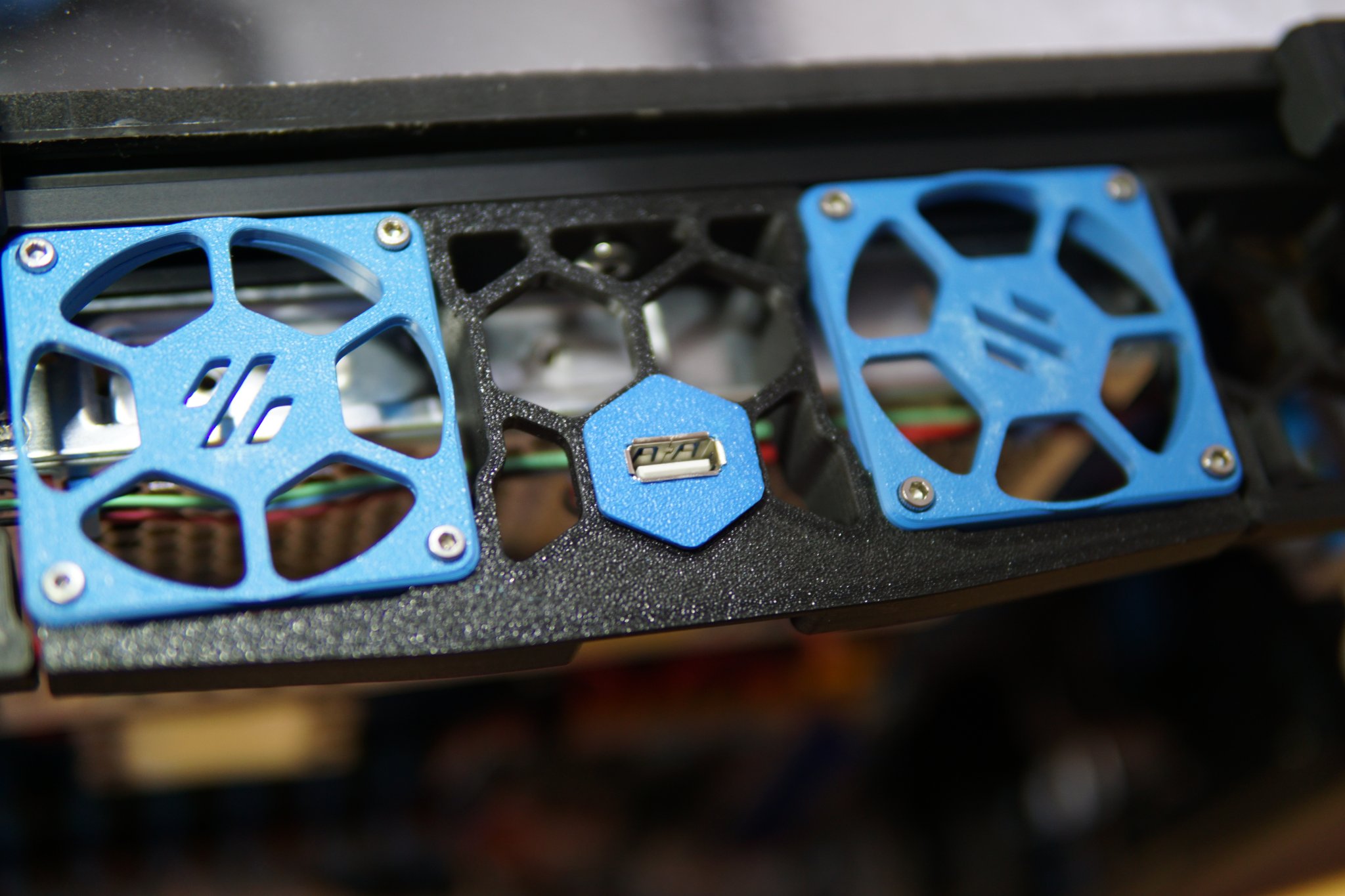 Cắm kết nối vào váy Voron 2.4 bằng bộ chèn