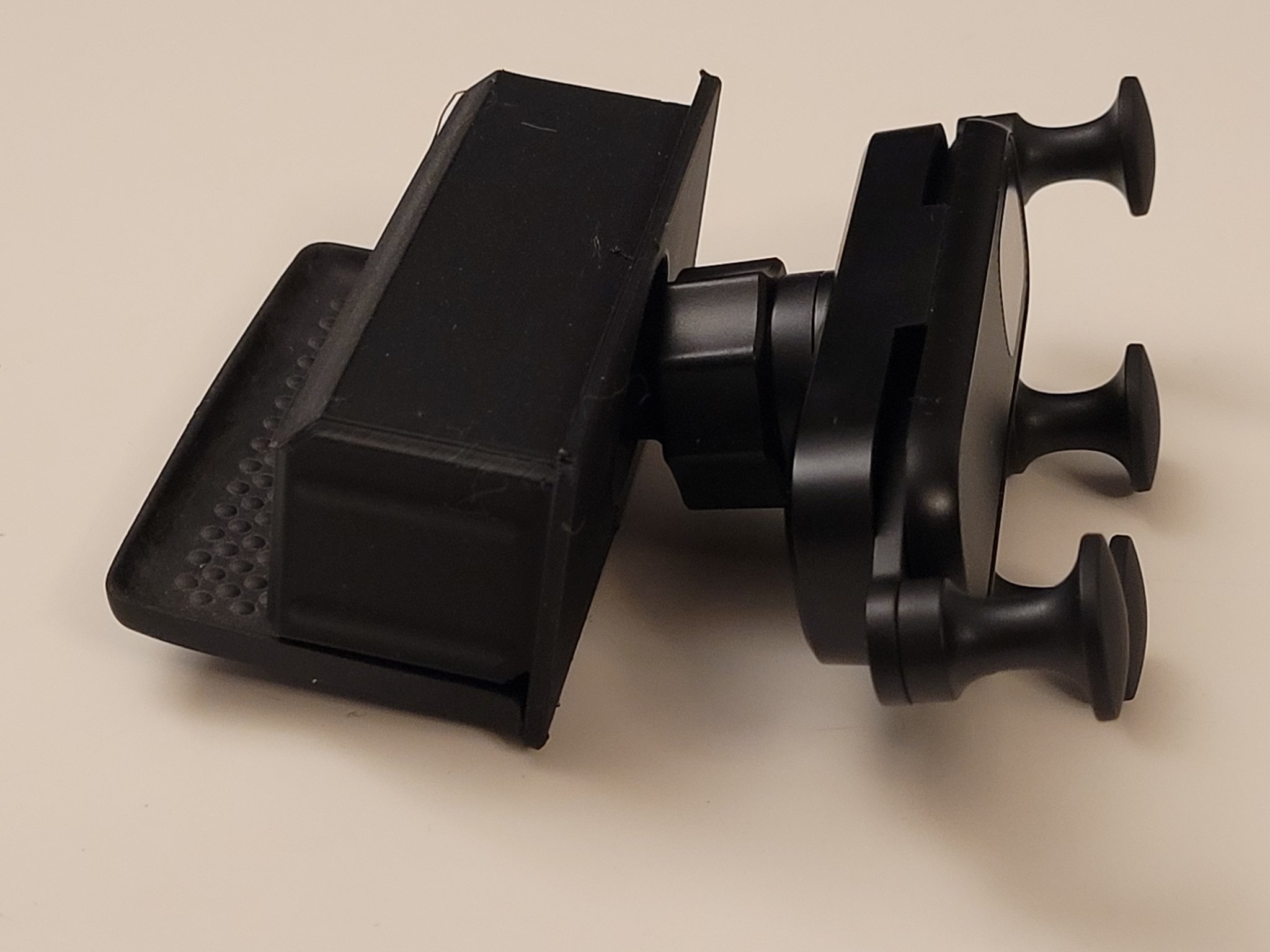 Giá đỡ điện thoại cho VW T4 trên bảng điều khiển