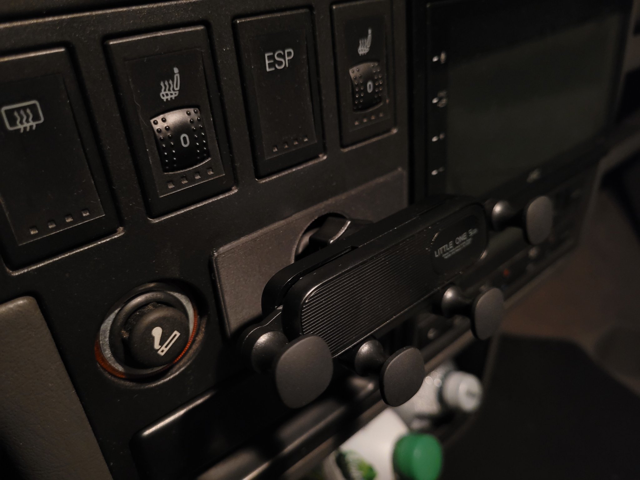 Giá đỡ điện thoại cho VW T4 trên bảng điều khiển