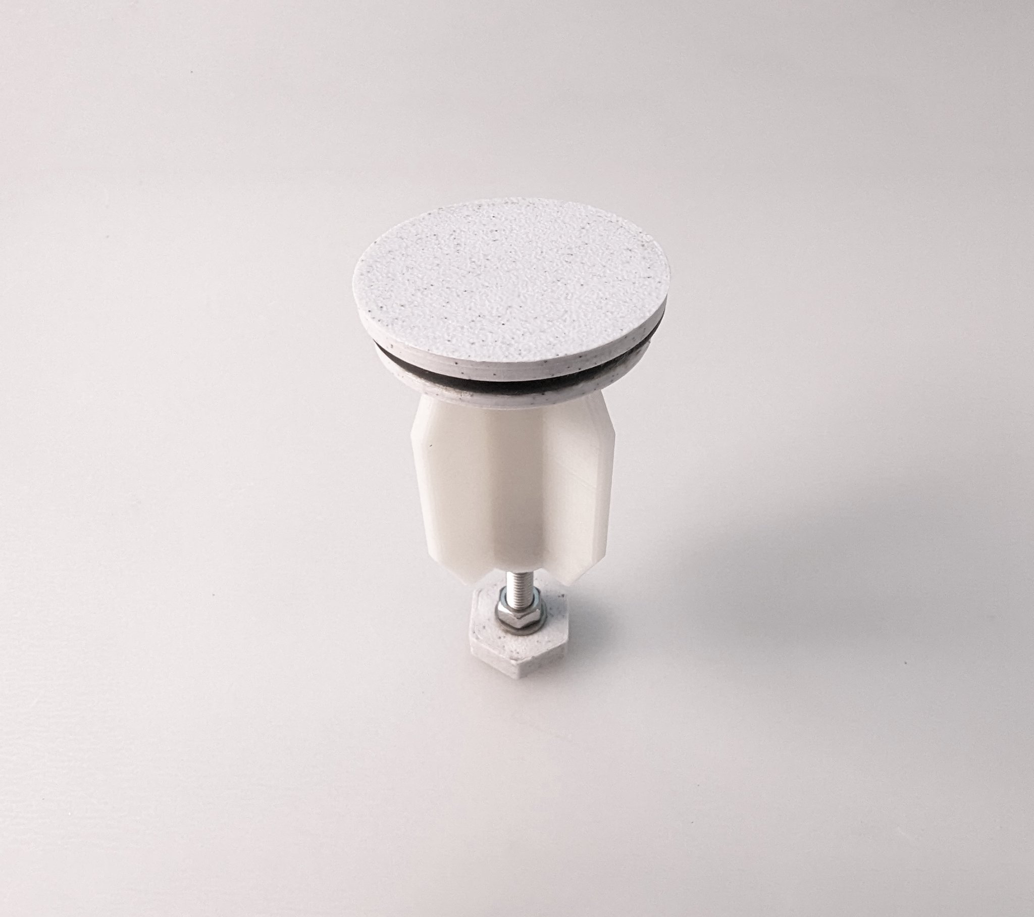 Nắp chặn bồn rửa thiết kế hơi phức tạp