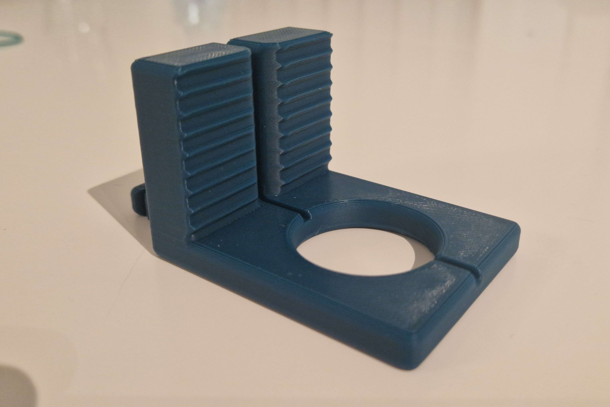 Giá đỡ dây gạch không cần ốc vít hoặc keo dán