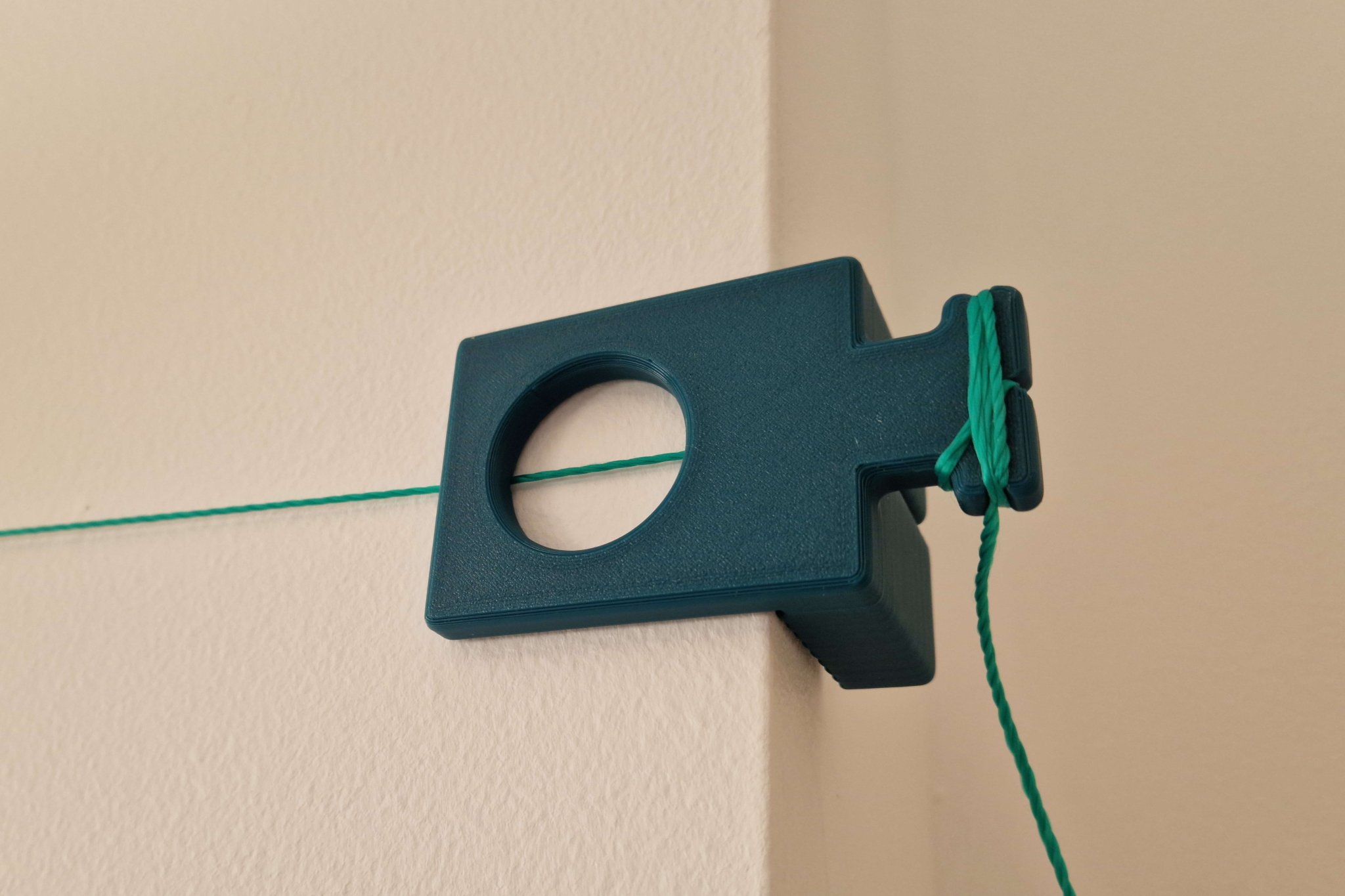 Giá đỡ dây gạch không cần ốc vít hoặc keo dán