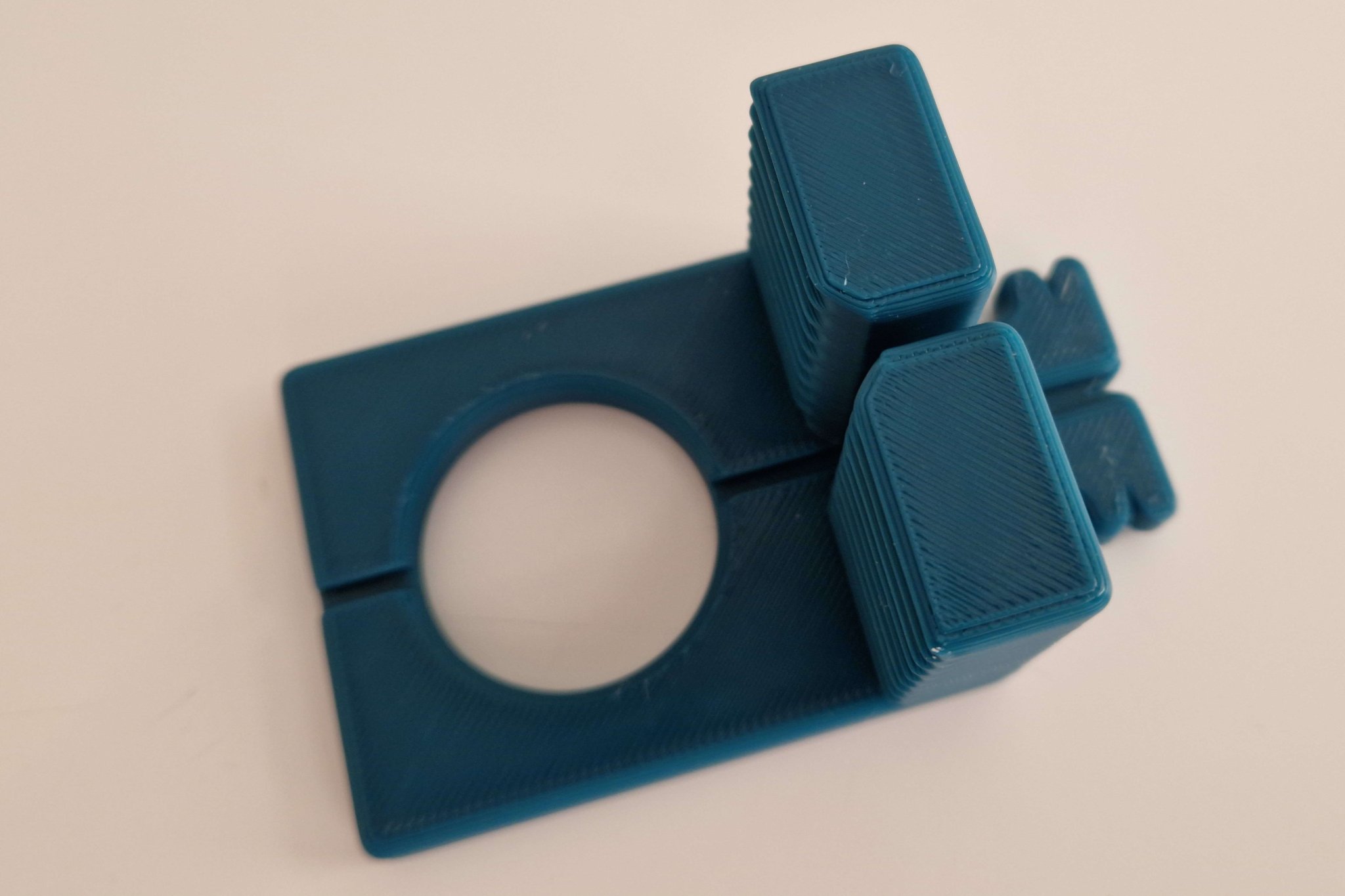 Giá đỡ dây gạch không cần ốc vít hoặc keo dán