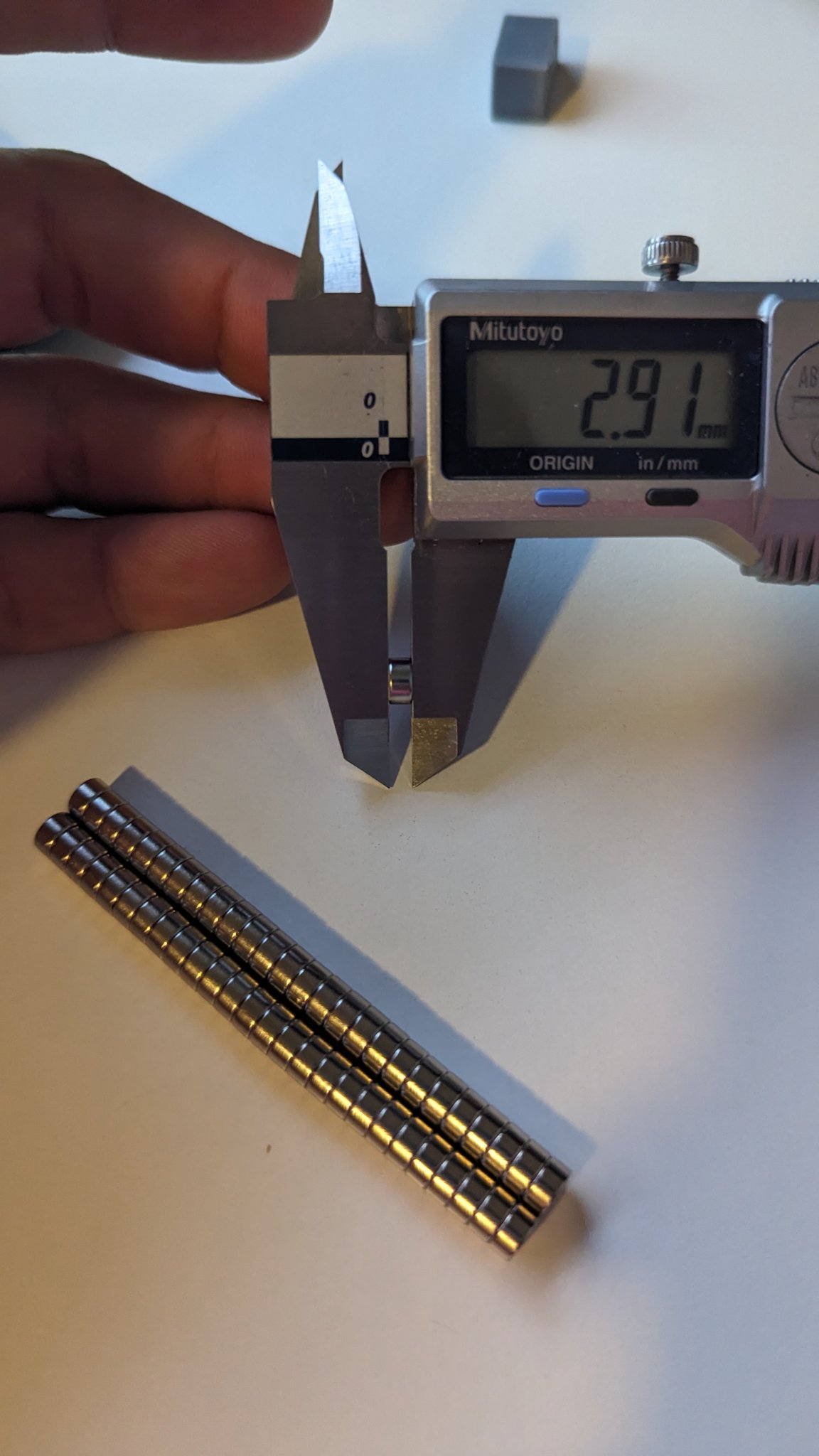 Giá đỡ ống phun cho bình xịt với nam châm nhúng 6x3mm