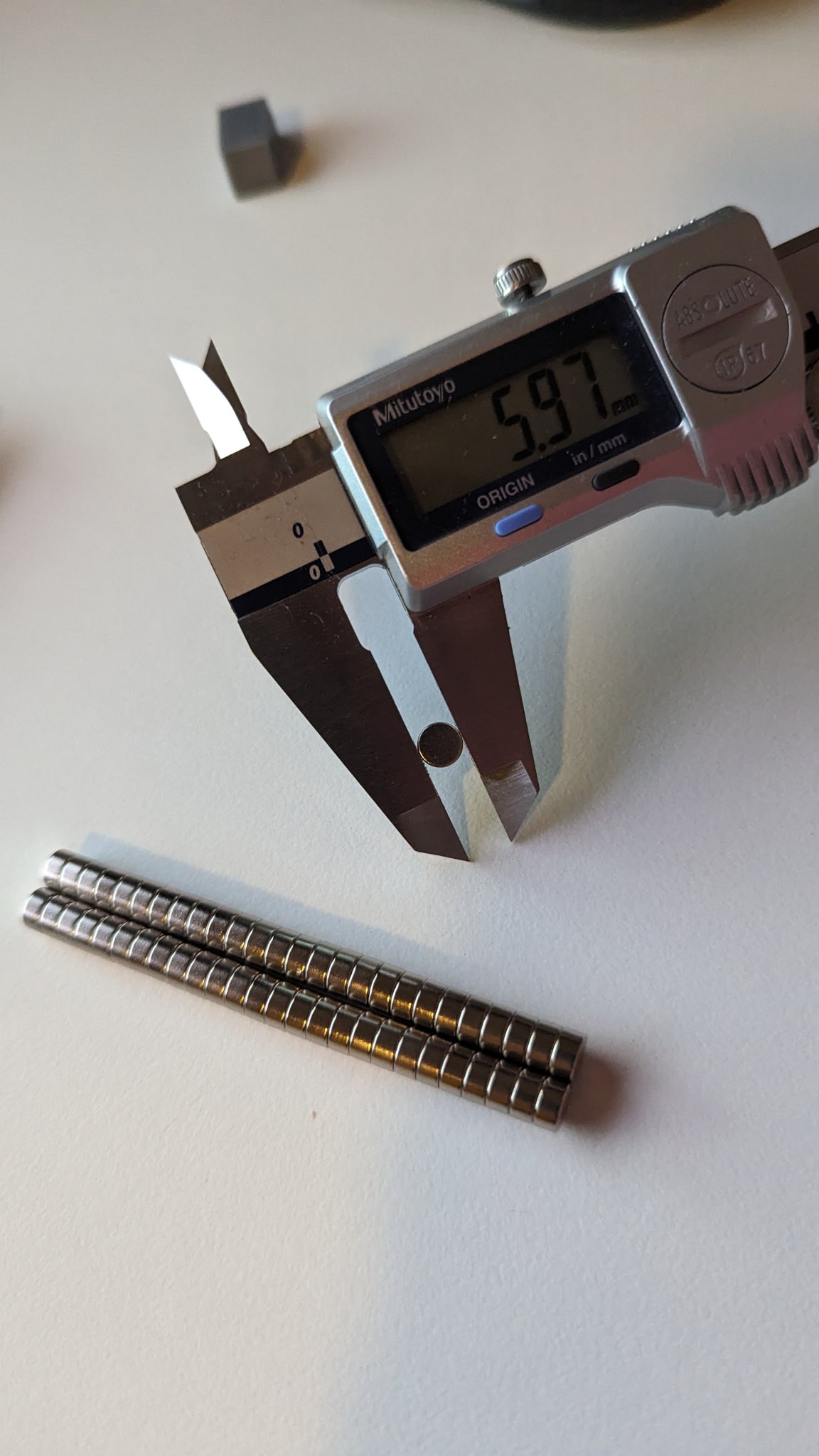 Giá đỡ ống phun cho bình xịt với nam châm nhúng 6x3mm