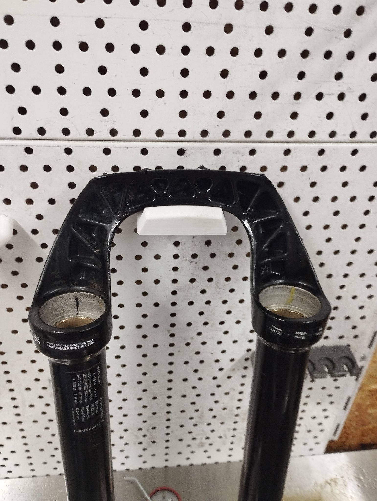 Giá đỡ chân phuộc dưới cho bảng treo dụng cụ