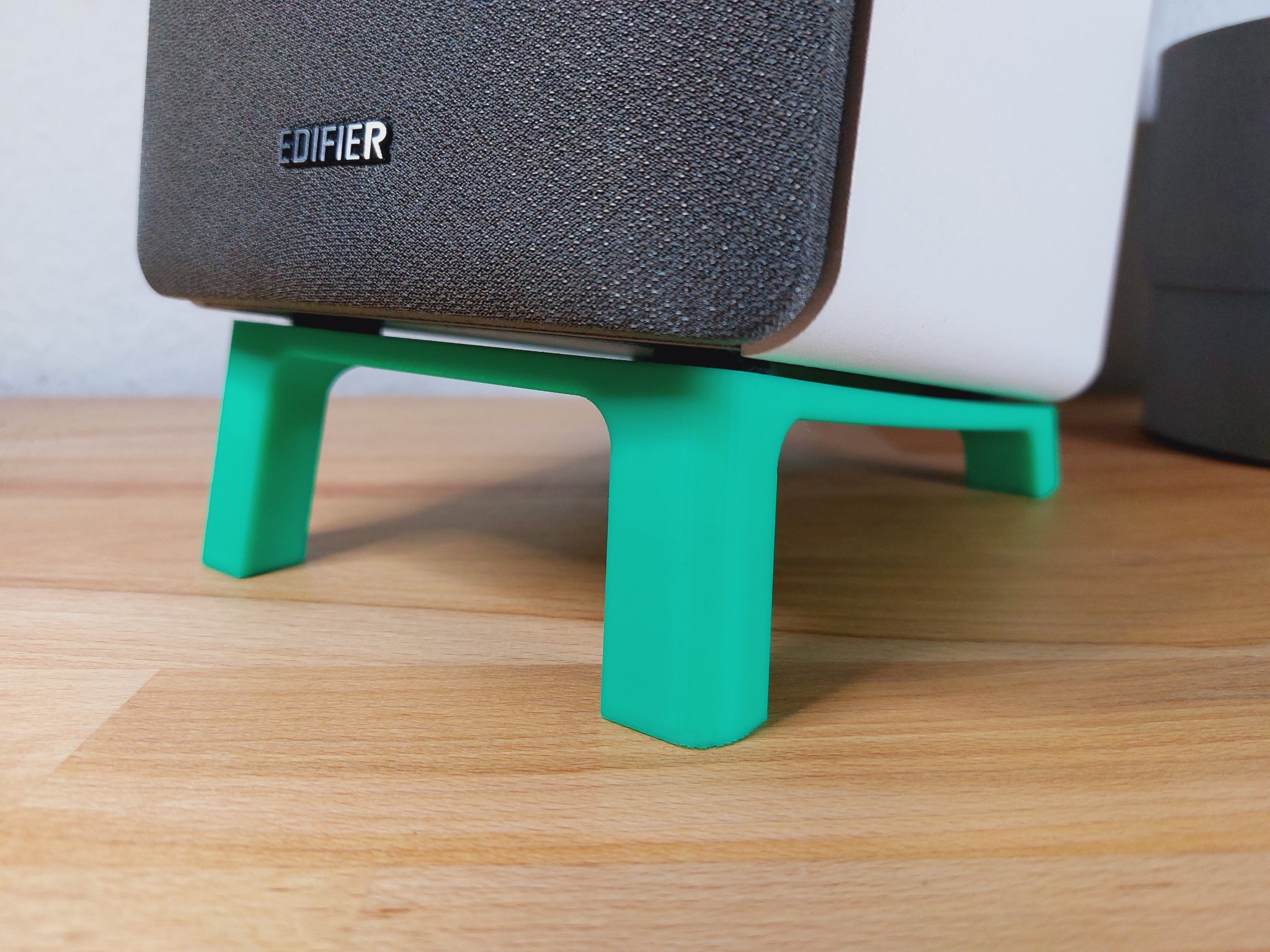 Giá đỡ loa nghiêng 10° cho bàn làm việc